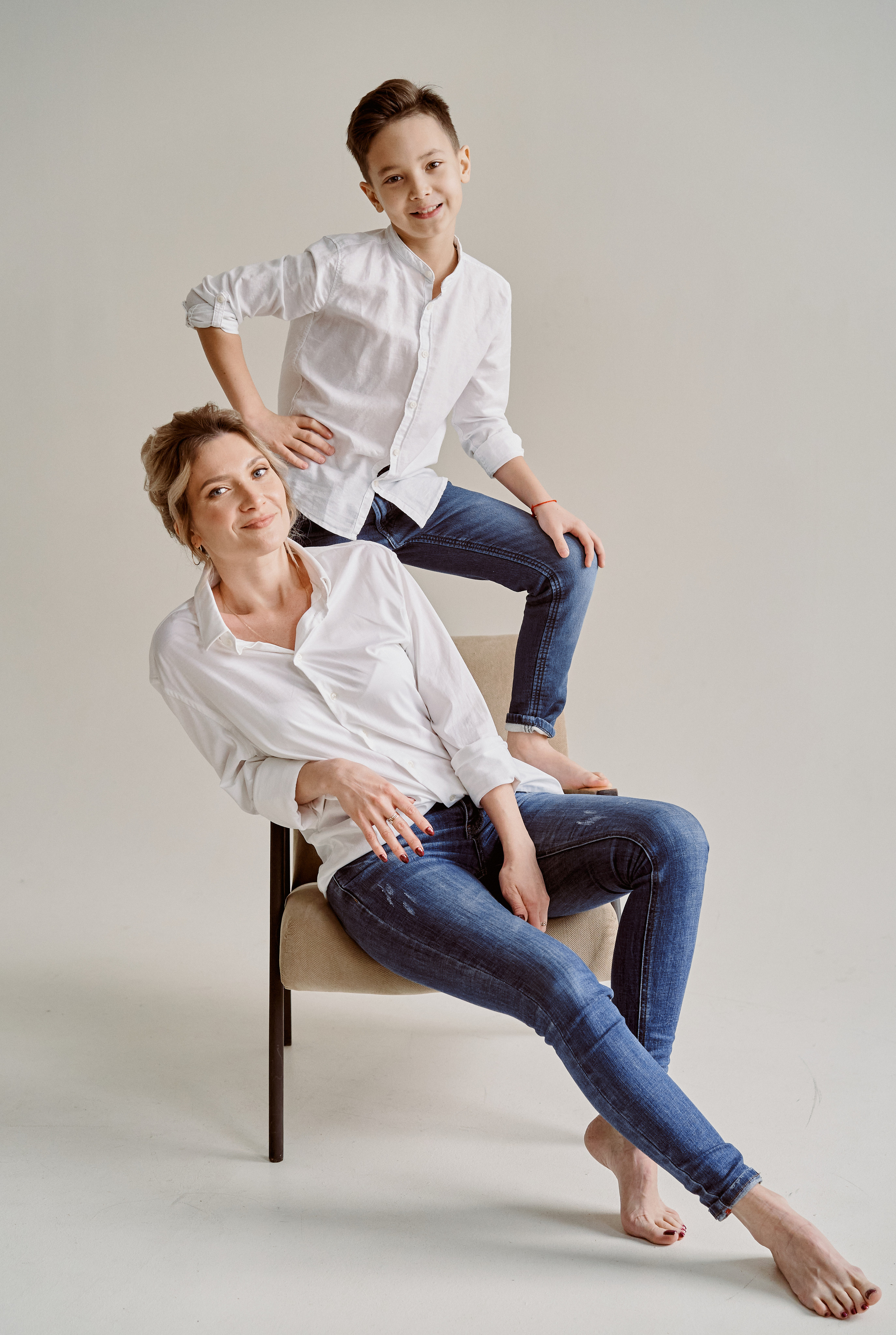 Фотосессия мамы и сына в студии. Фото и видеосъемка. Легко и круто. Алехины Анна и Сергей