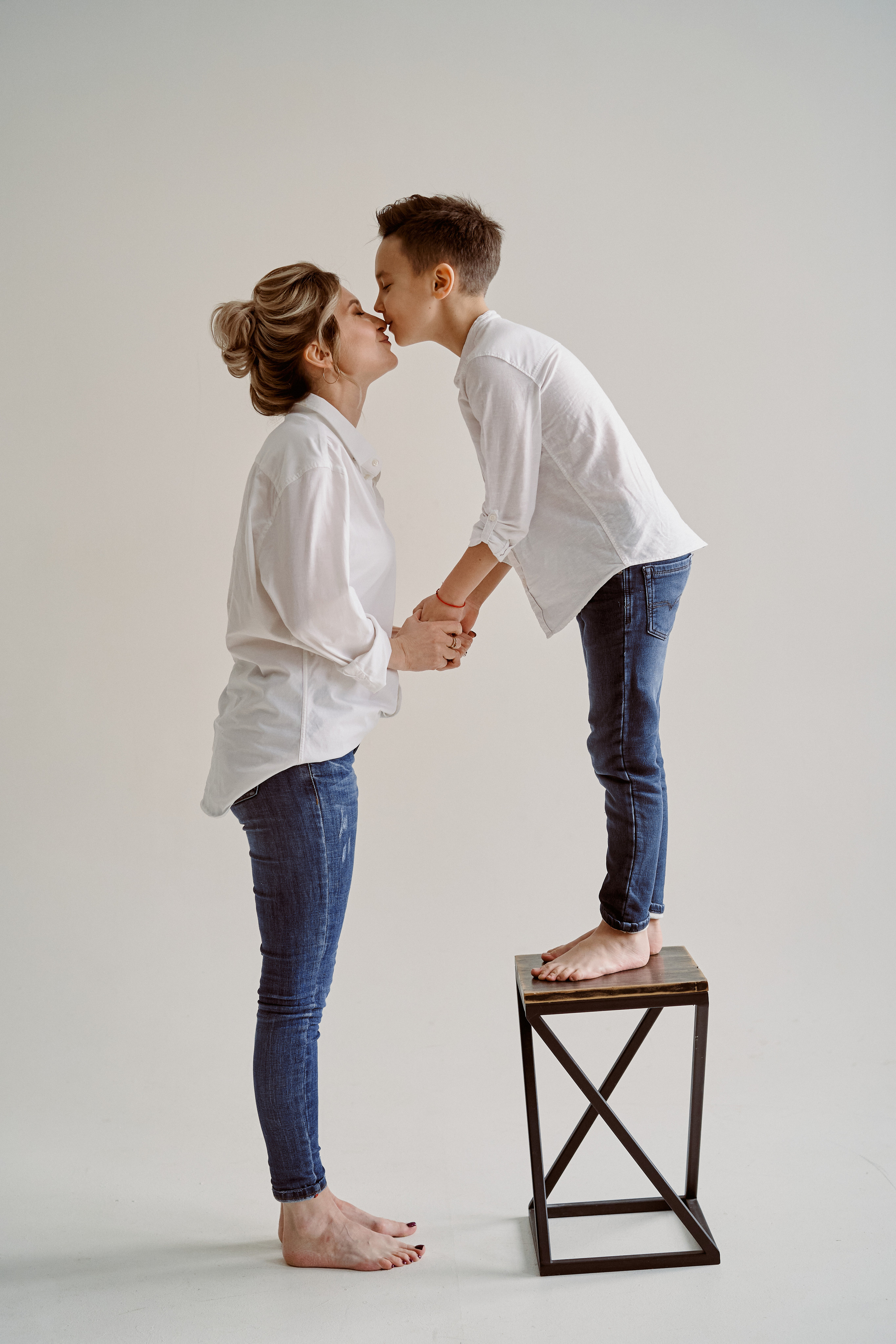 Фотосессия мамы и сына в студии. Фото и видеосъемка. Легко и круто. Алехины Анна и Сергей