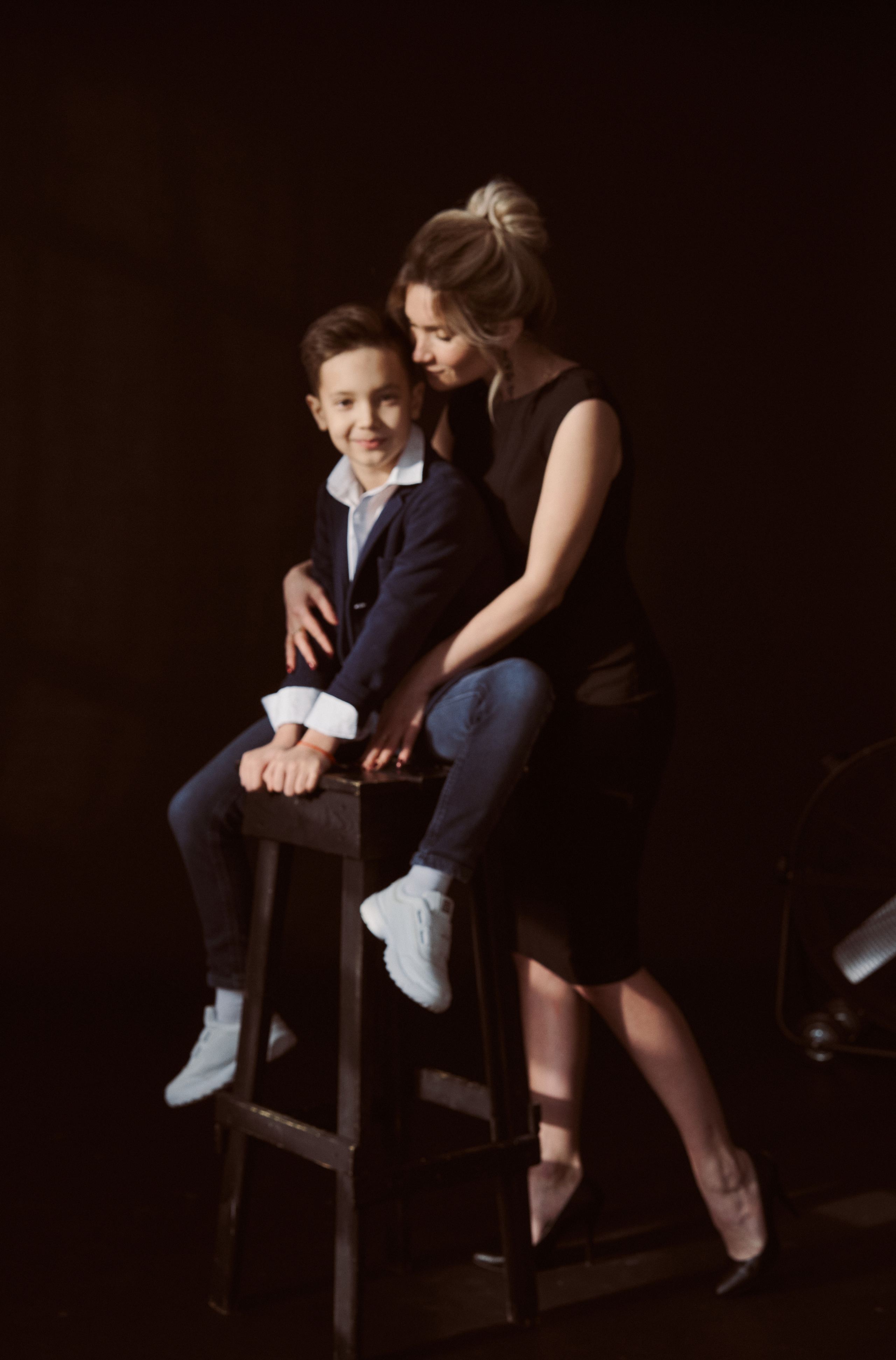 Фотосессия мамы и сына в студии. Фото и видеосъемка. Легко и круто. Алехины Анна и Сергей