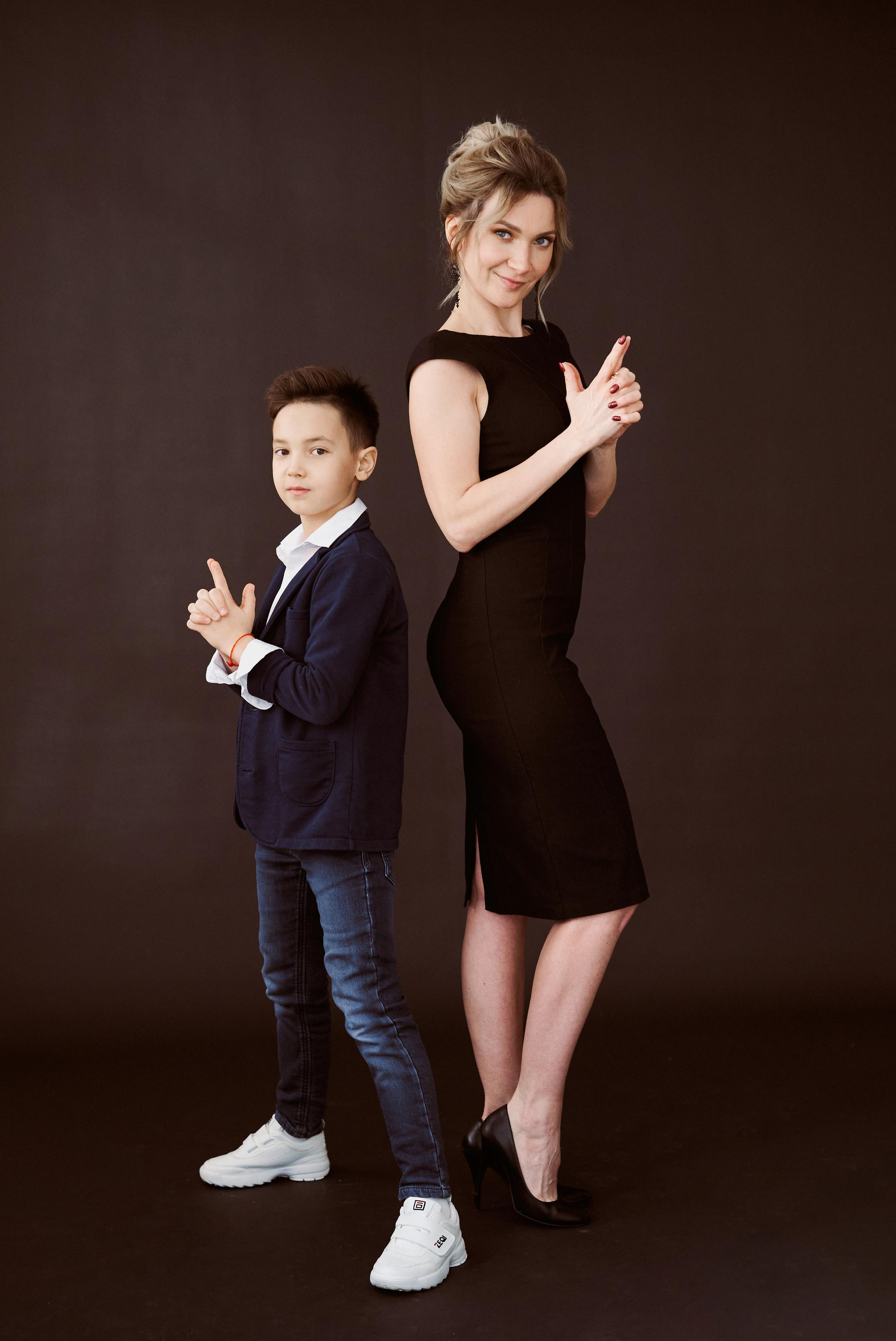 Фотосессия мамы и сына в студии. Фото и видеосъемка. Легко и круто. Алехины Анна и Сергей