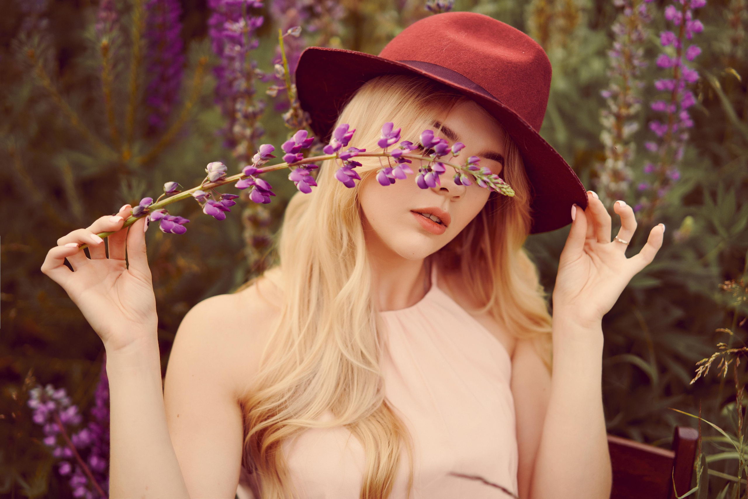 Девушка в поле люпинов. Фото и видеосъемка. Легко и круто. Алехины Анна и Сергей