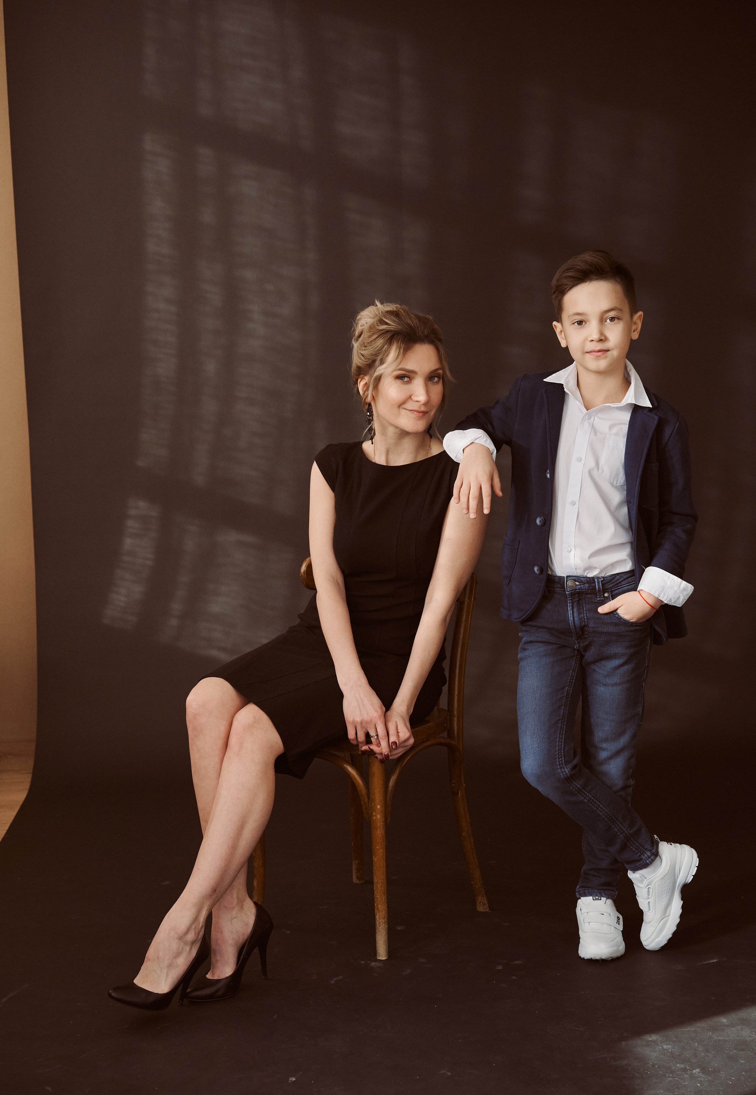 Фотосессия мамы и сына в студии. Фото и видеосъемка. Легко и круто. Алехины Анна и Сергей