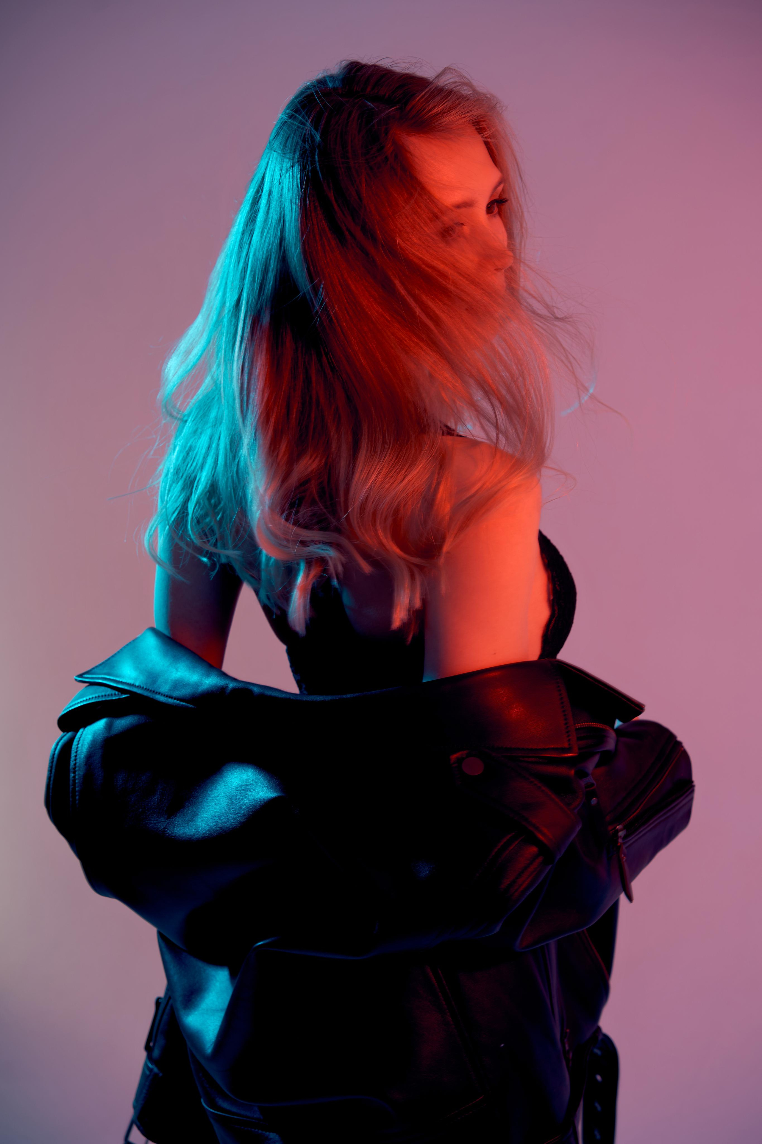 Наташа и цветной свет. Фото и видеосъемка. Легко и круто. Алехины Анна и Сергей