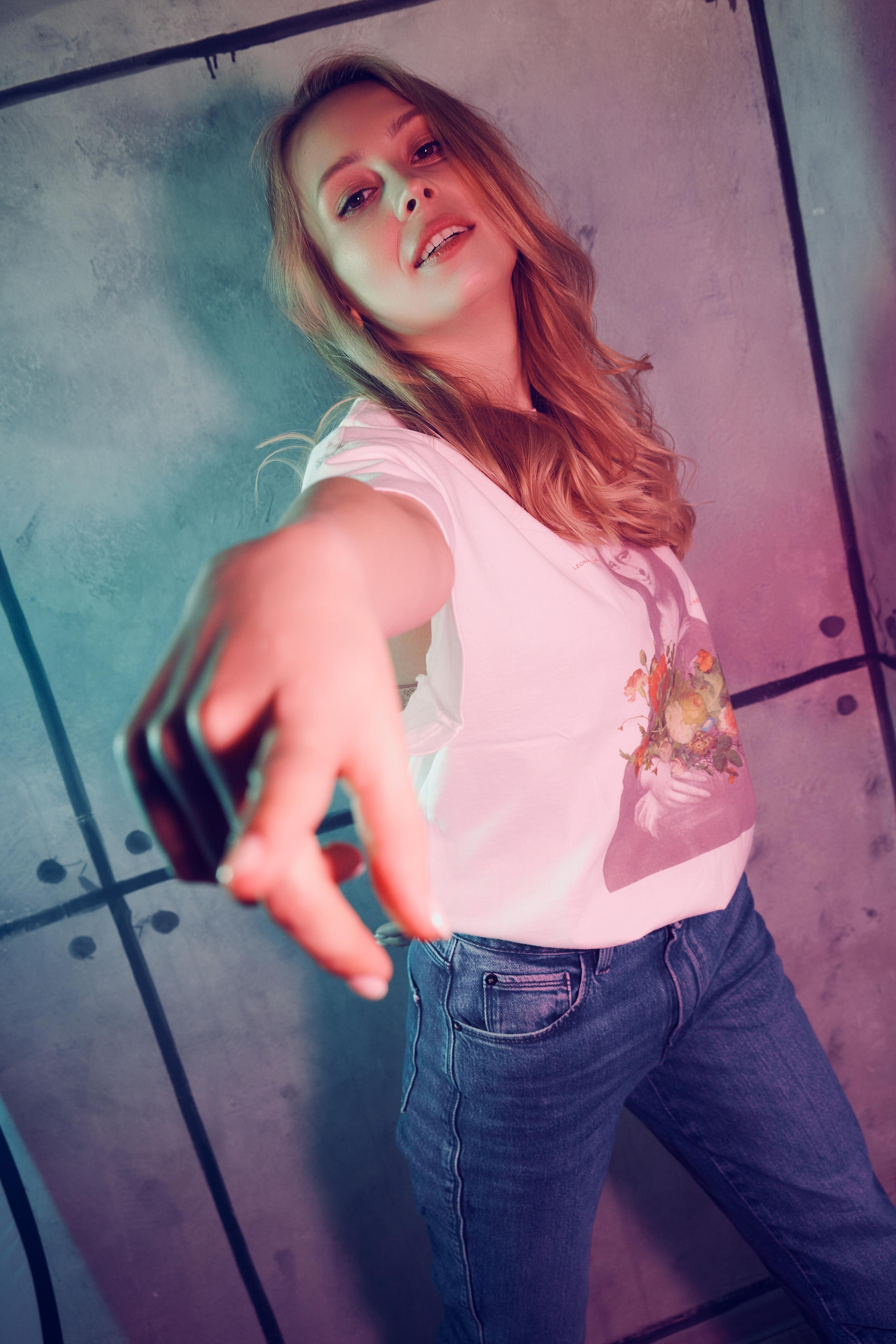 Наташа и цветной свет. Фото и видеосъемка. Легко и круто. Алехины Анна и Сергей