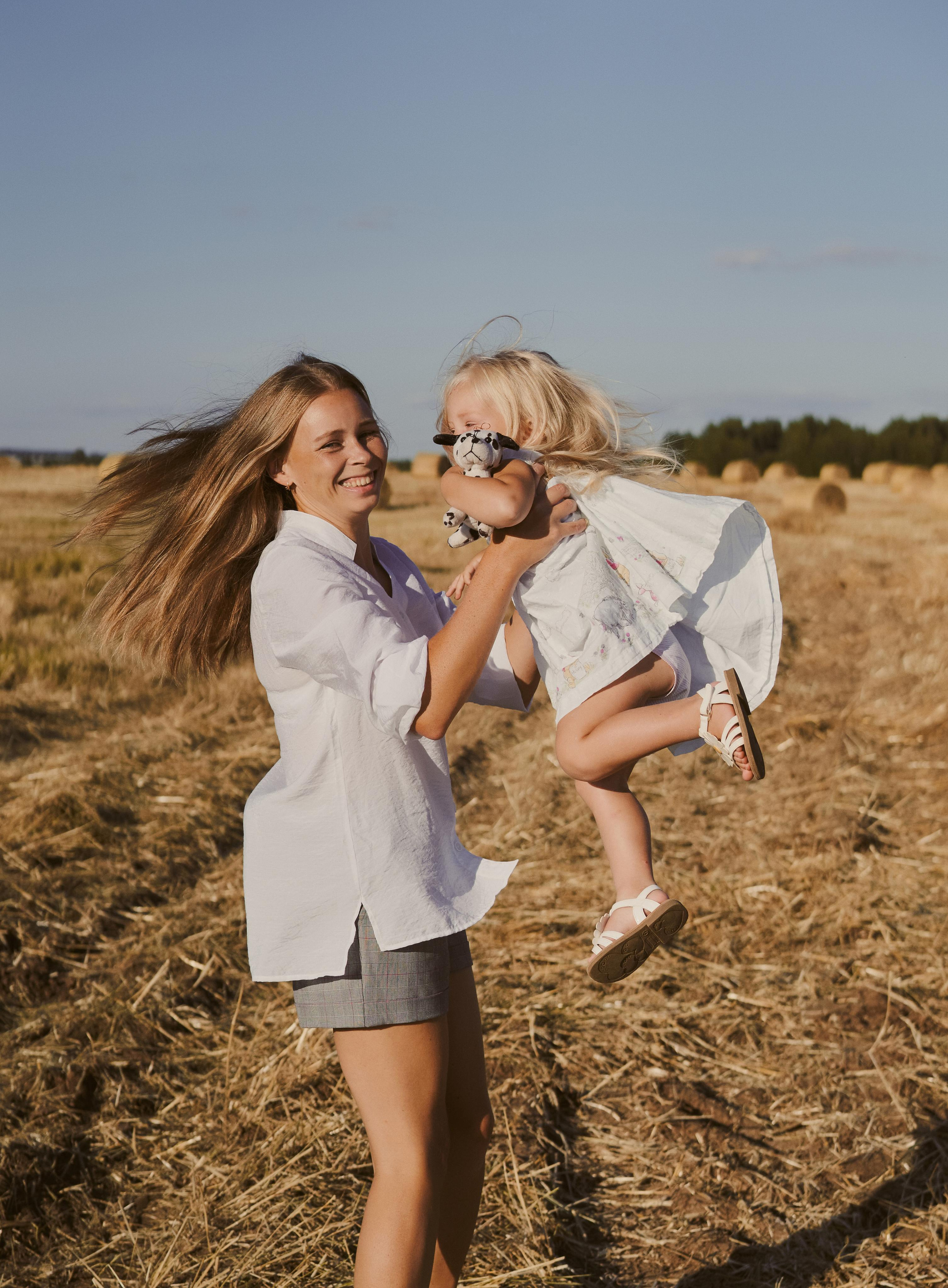 Веселая фотосессия в полях. Фото и видеосъемка. Легко и круто. Алехины Анна и Сергей