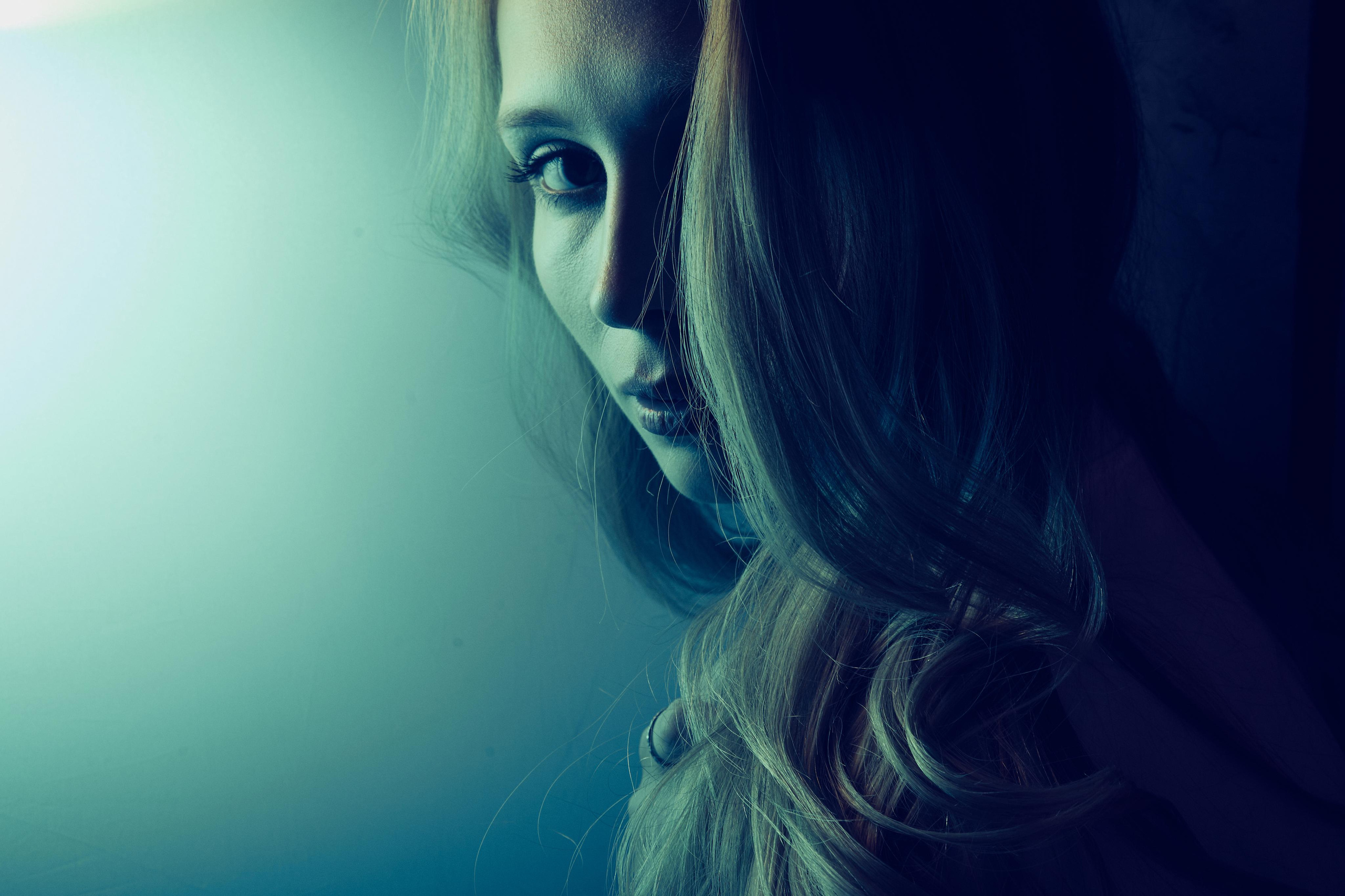 Наташа и цветной свет. Фото и видеосъемка. Легко и круто. Алехины Анна и Сергей