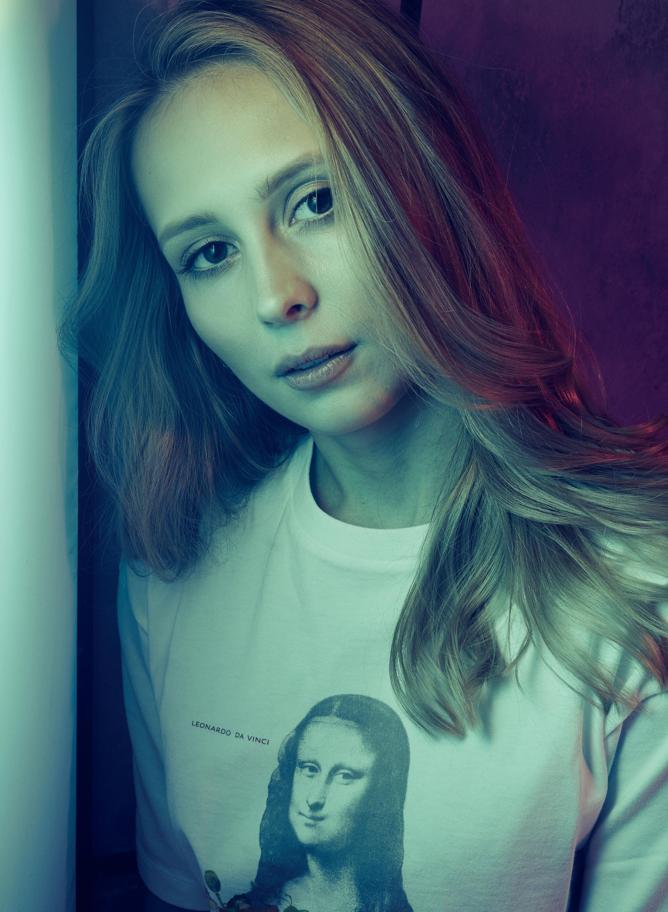 Наташа и цветной свет. Фото и видеосъемка. Легко и круто. Алехины Анна и Сергей