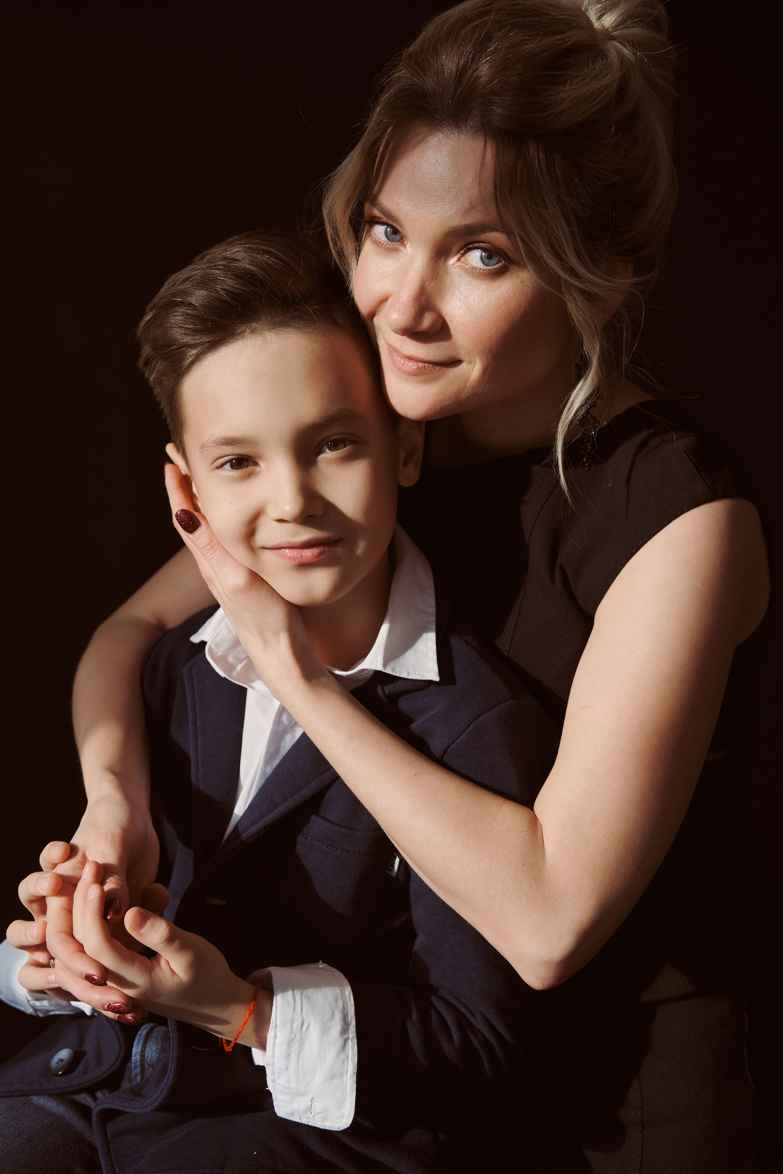 Фотосессия мамы и сына в студии. Фото и видеосъемка. Легко и круто. Алехины Анна и Сергей