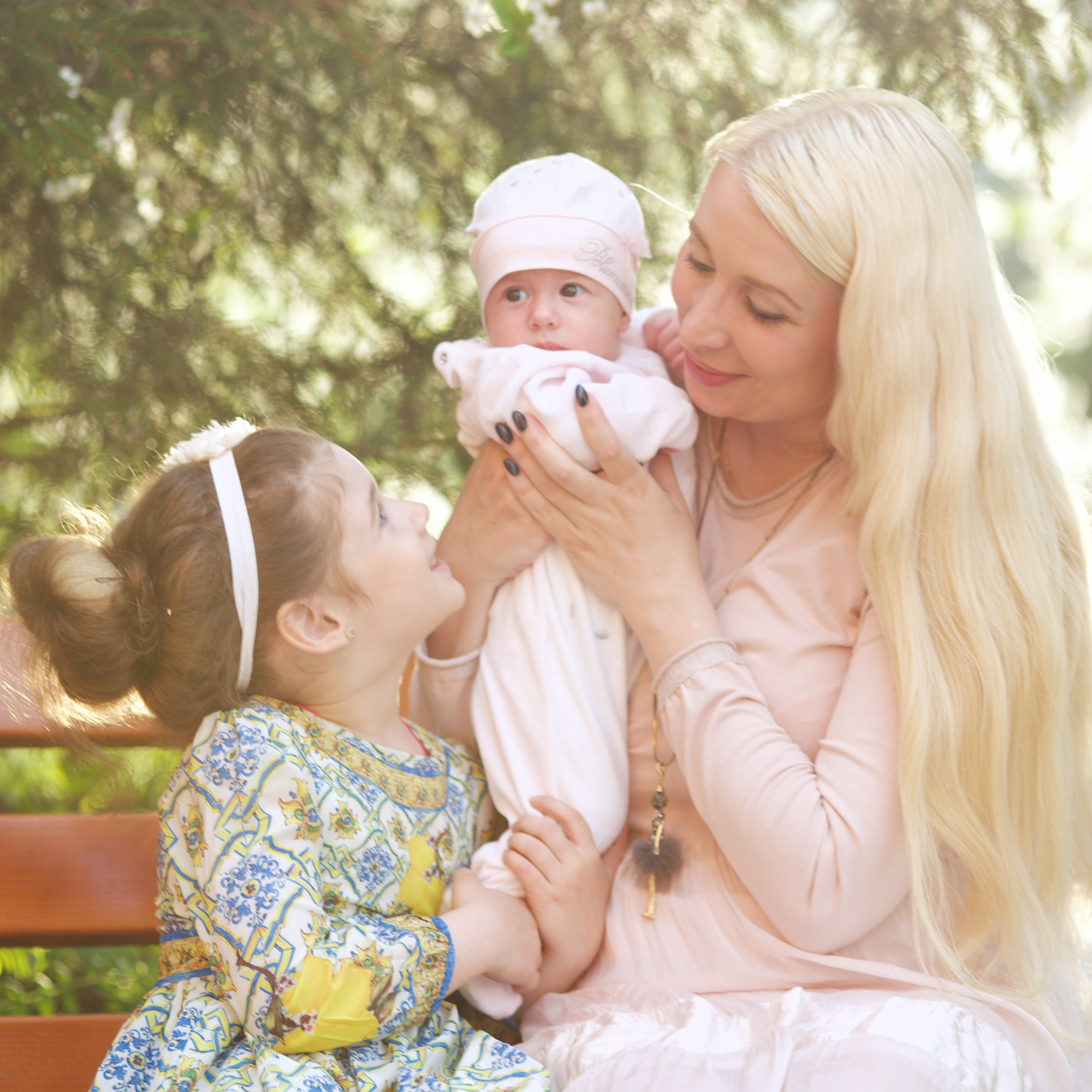 Валерия, Варя и Маша. Школьные выпускные альбомы в Москве Марина Николаева