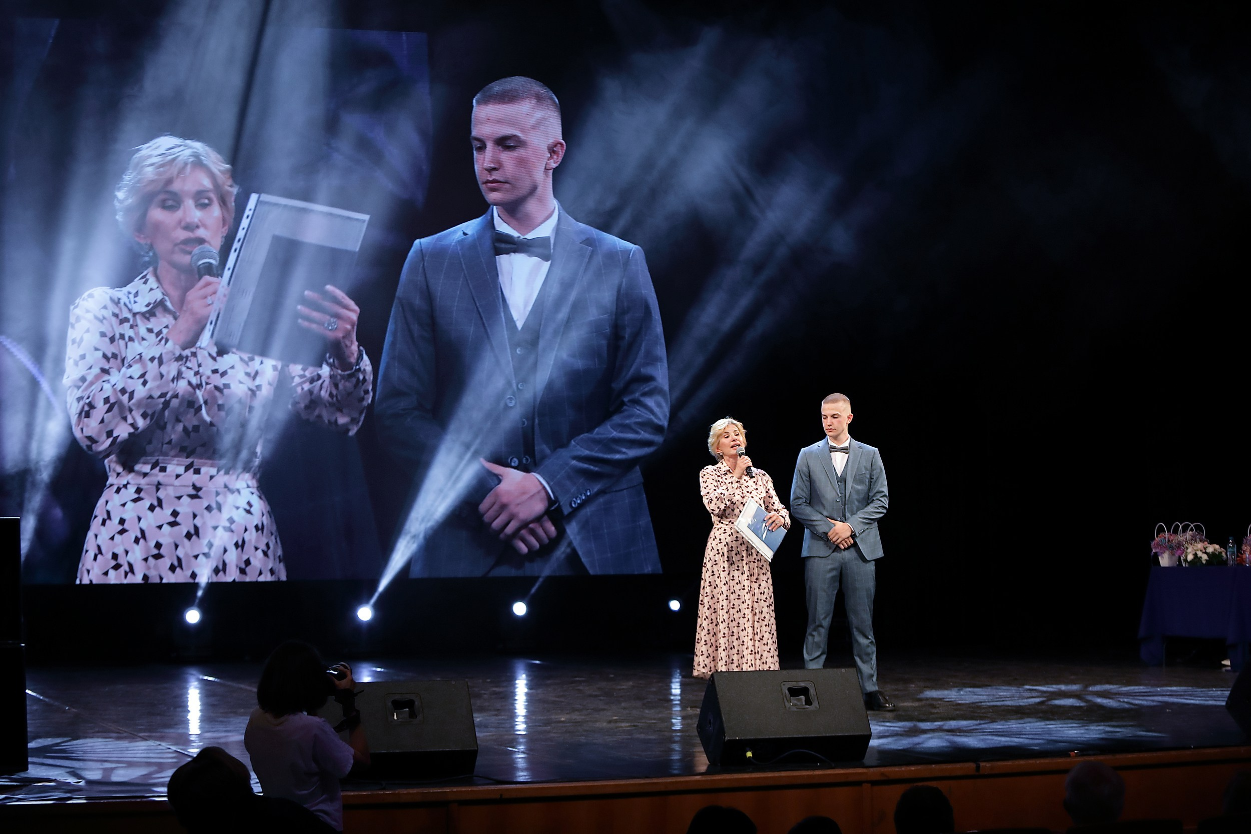 Выпускной Гимназия № 9 ДК УРАЛ. Свадебный и семейный фотограф и видеограф в Екатеринбурге Полянские Тимур и Анастасия