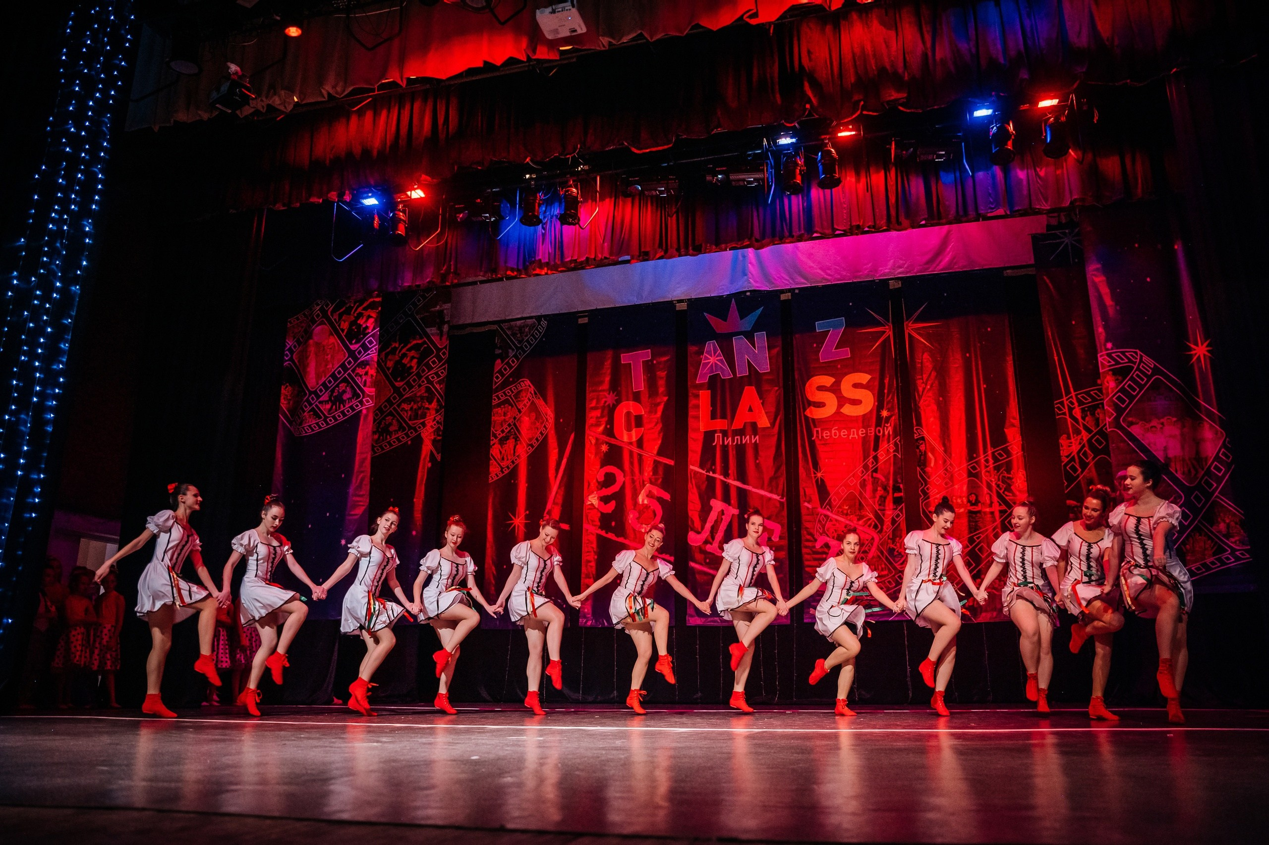 Танцы. Фотограф Елена Рогашкова