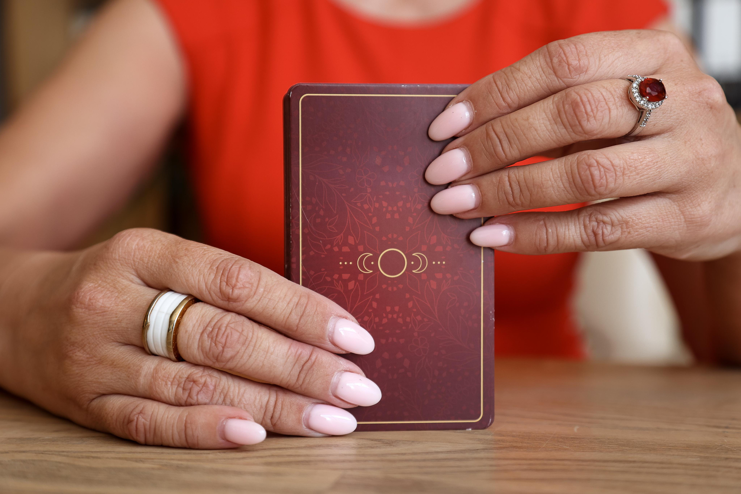 Таролог/нумеролог. Свадебный и семейный фотограф Москва и Московская область