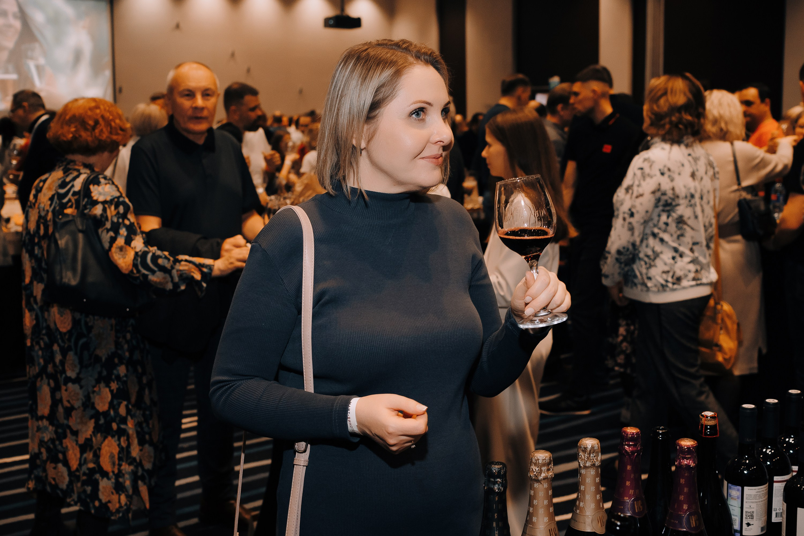 ФЕСТИВАЛЬ ВИНА И КРЕПКИХ НАПИТКОВ МАВТ-ВИНОТЕКА. Репортажный фотограф Зуев Роман г. Челябинск