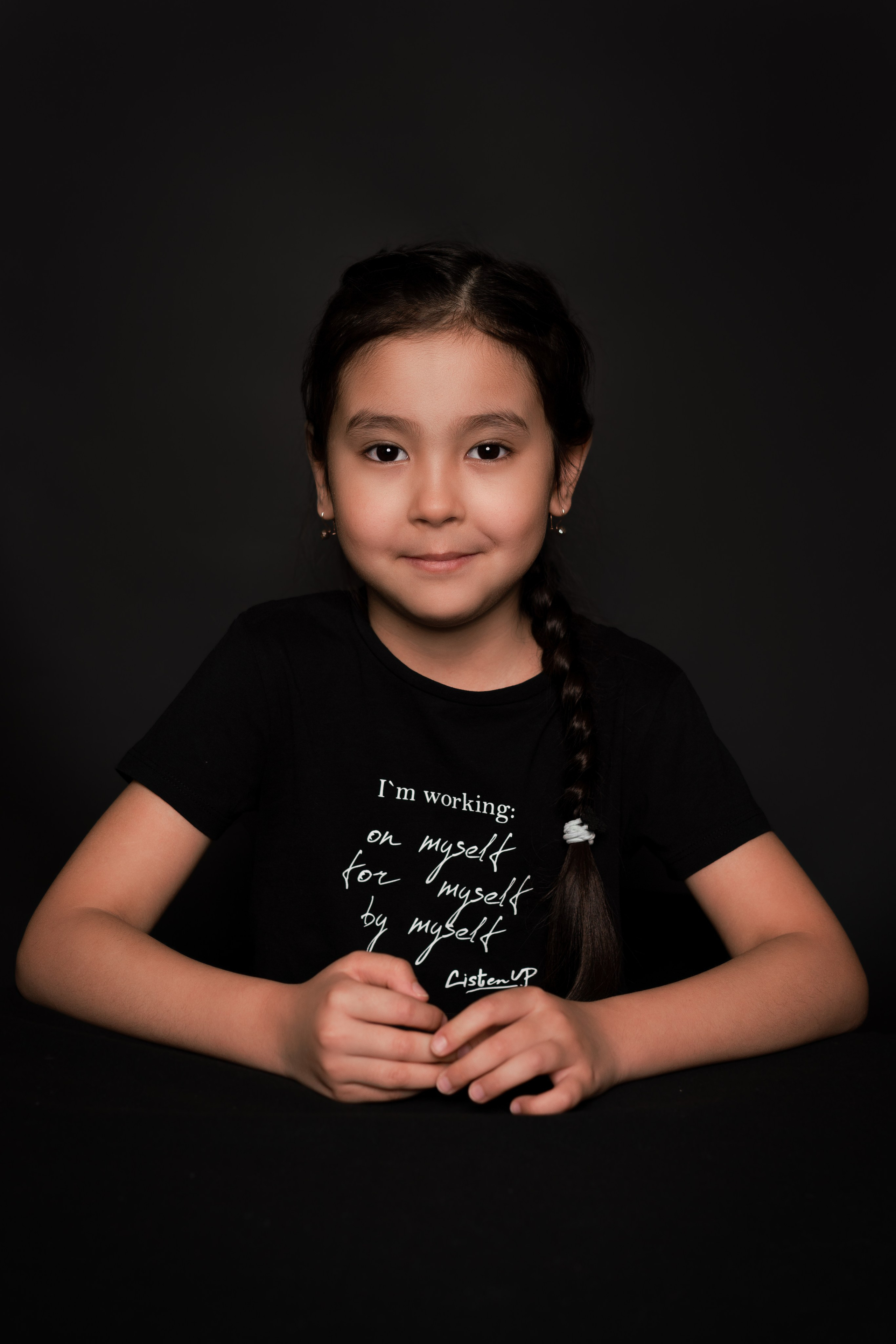 Детский сад, портреты на чёрном фоне. Фотограф Шунова Саша