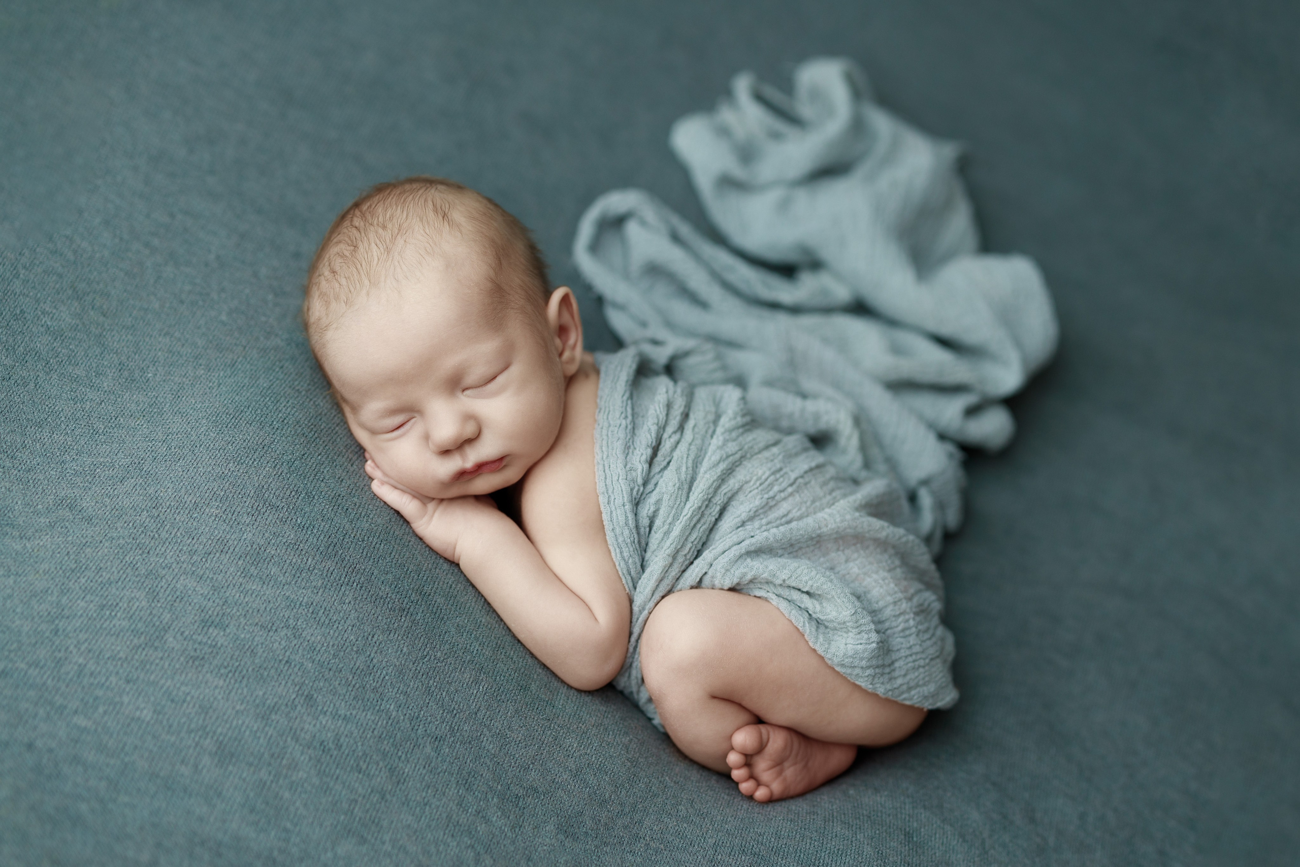 Ньюборн фотосессии в Старом Осколе. Фотостудия для новорожденных в Старом Осколе Гильфановых Юрия и Ольги