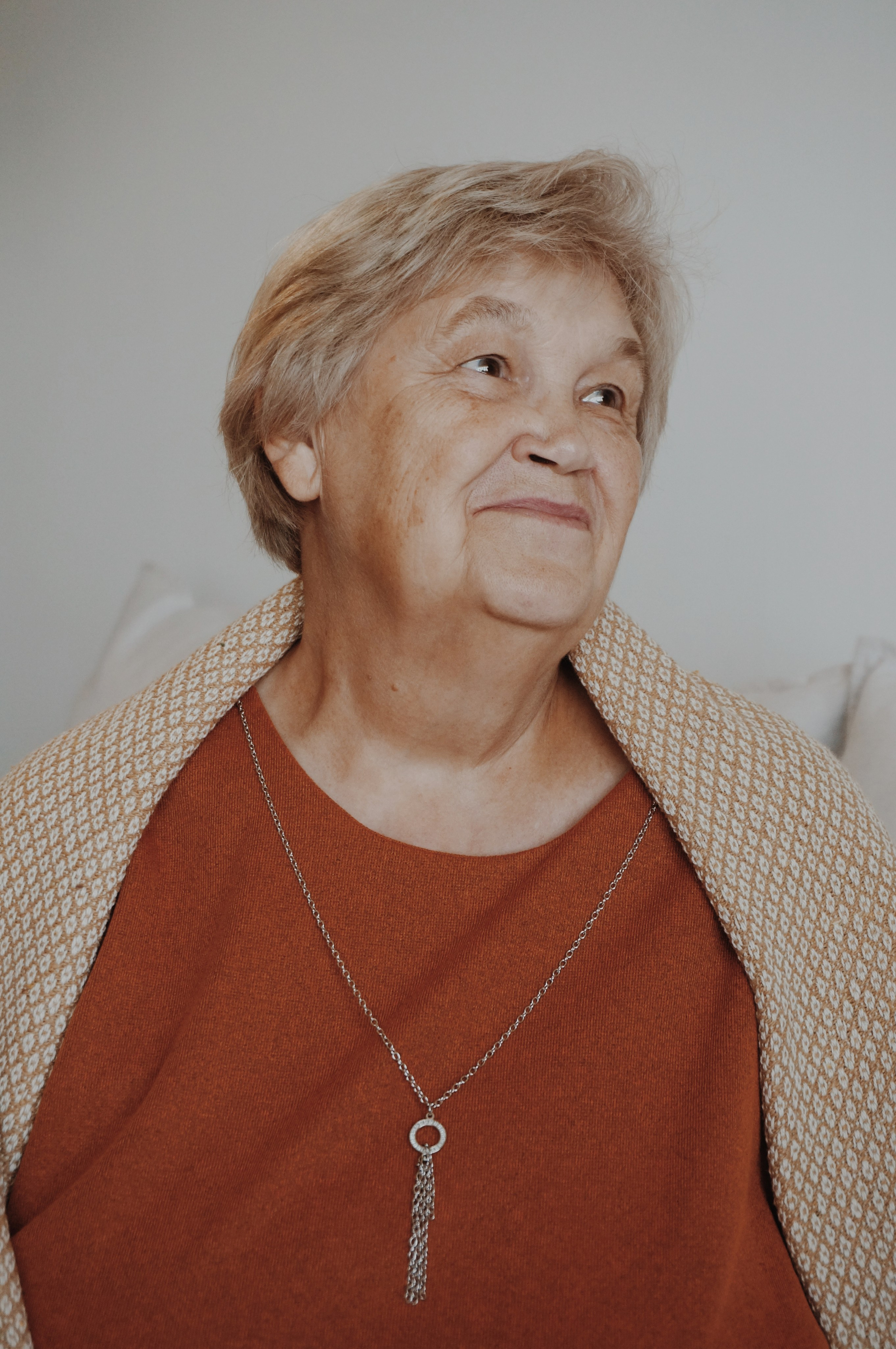 Анна и Ирина. Семейная съемка. Живые кадры в Омске. Фотограф Софья Горская