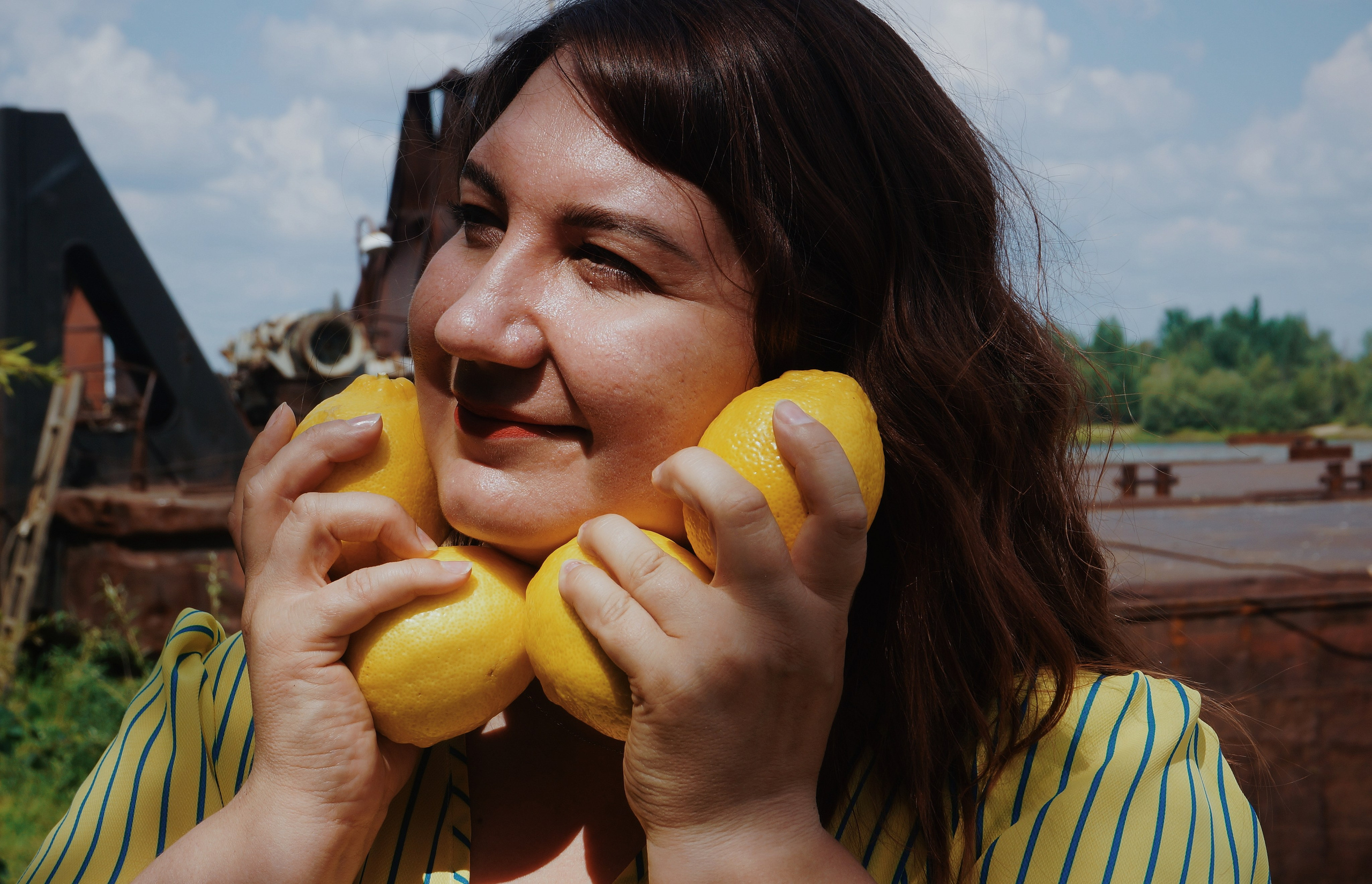 Анна. Заброшенные судна. Живые кадры в Омске. Фотограф Софья Горская