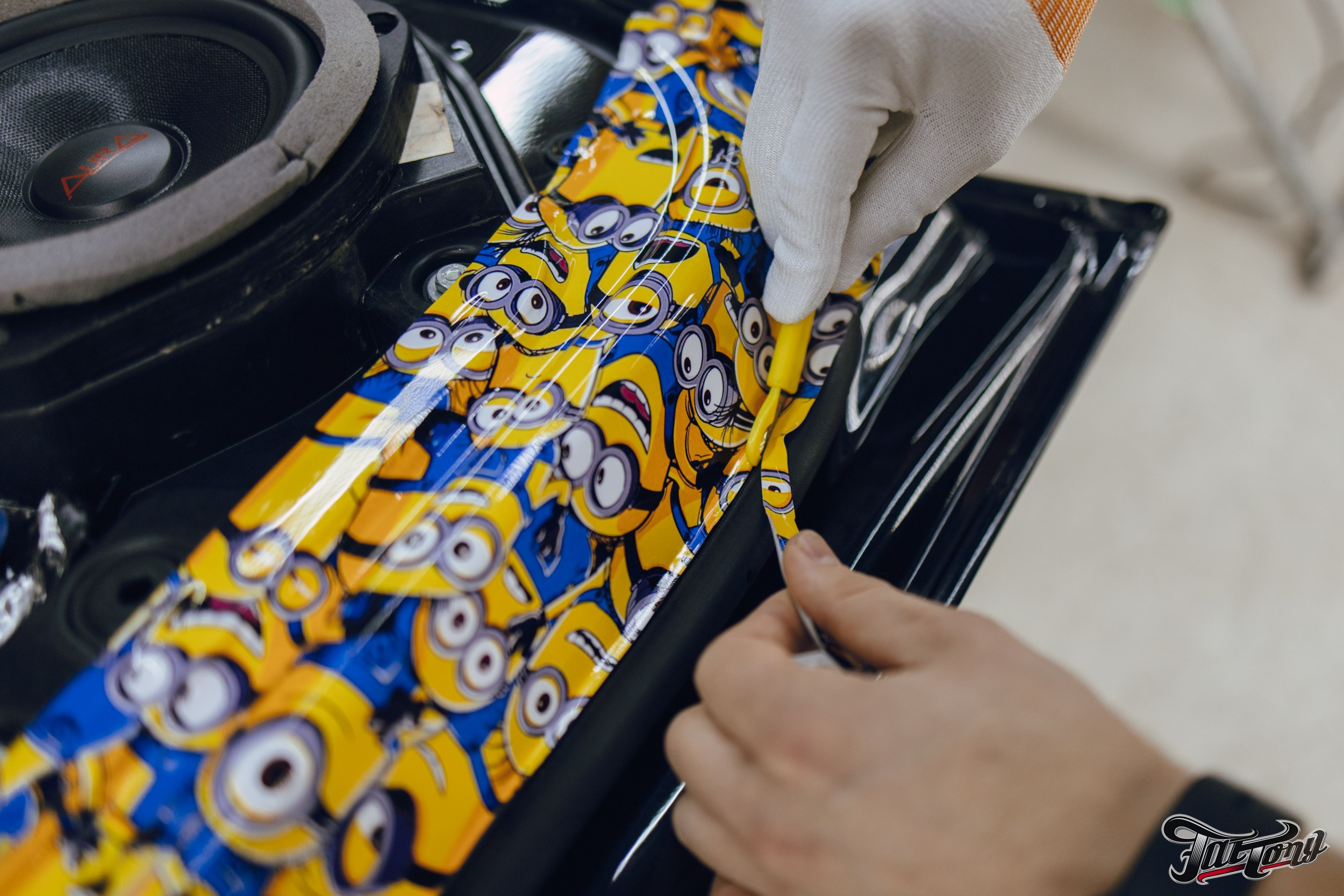 Alfa Romeo Giulia ремни безопасности с принтом и оклейка проемов. DeLorein