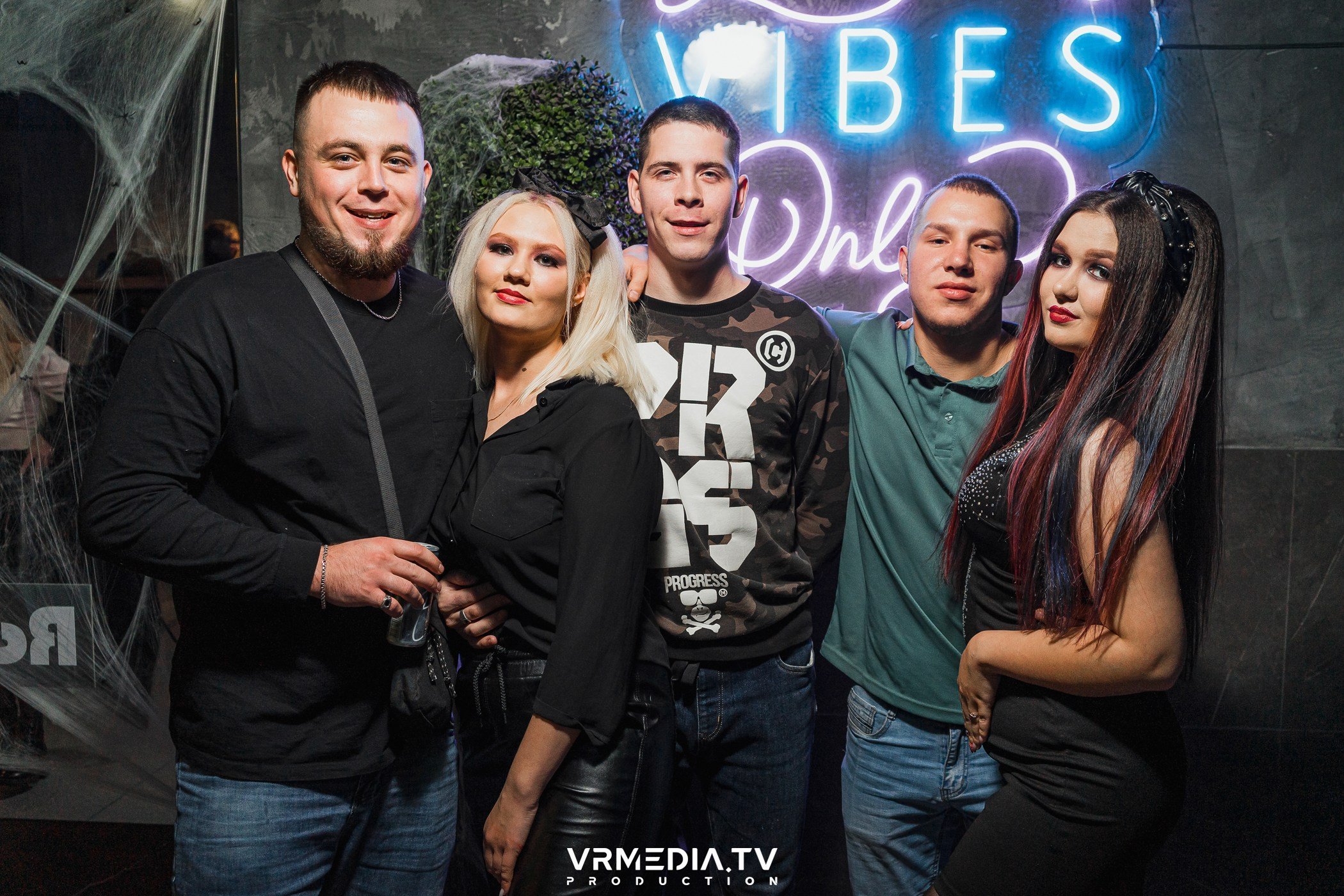 Halloween ARACHNOPHOBIA в баре «Друзья»