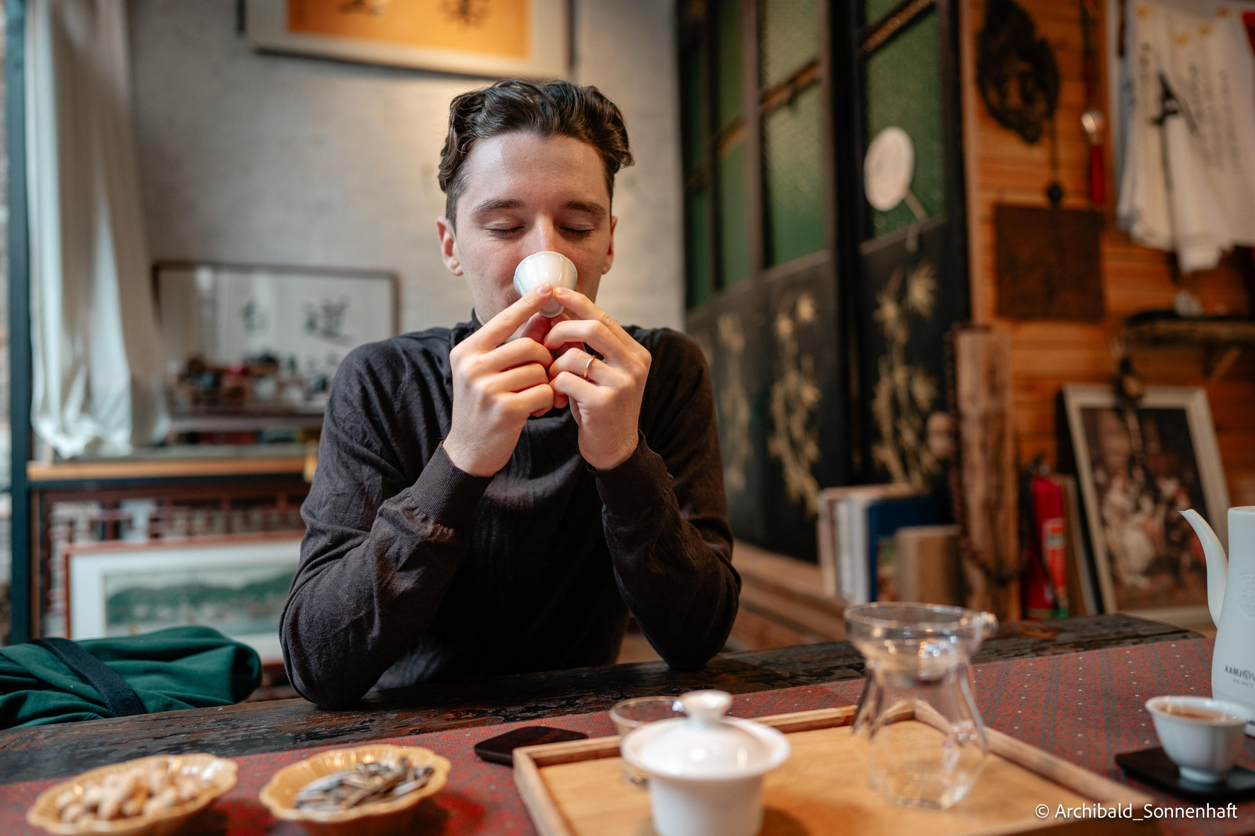 Walking in GZ, sunday. Photographer in Guangzhou, China. Archibald Sonnenhaft