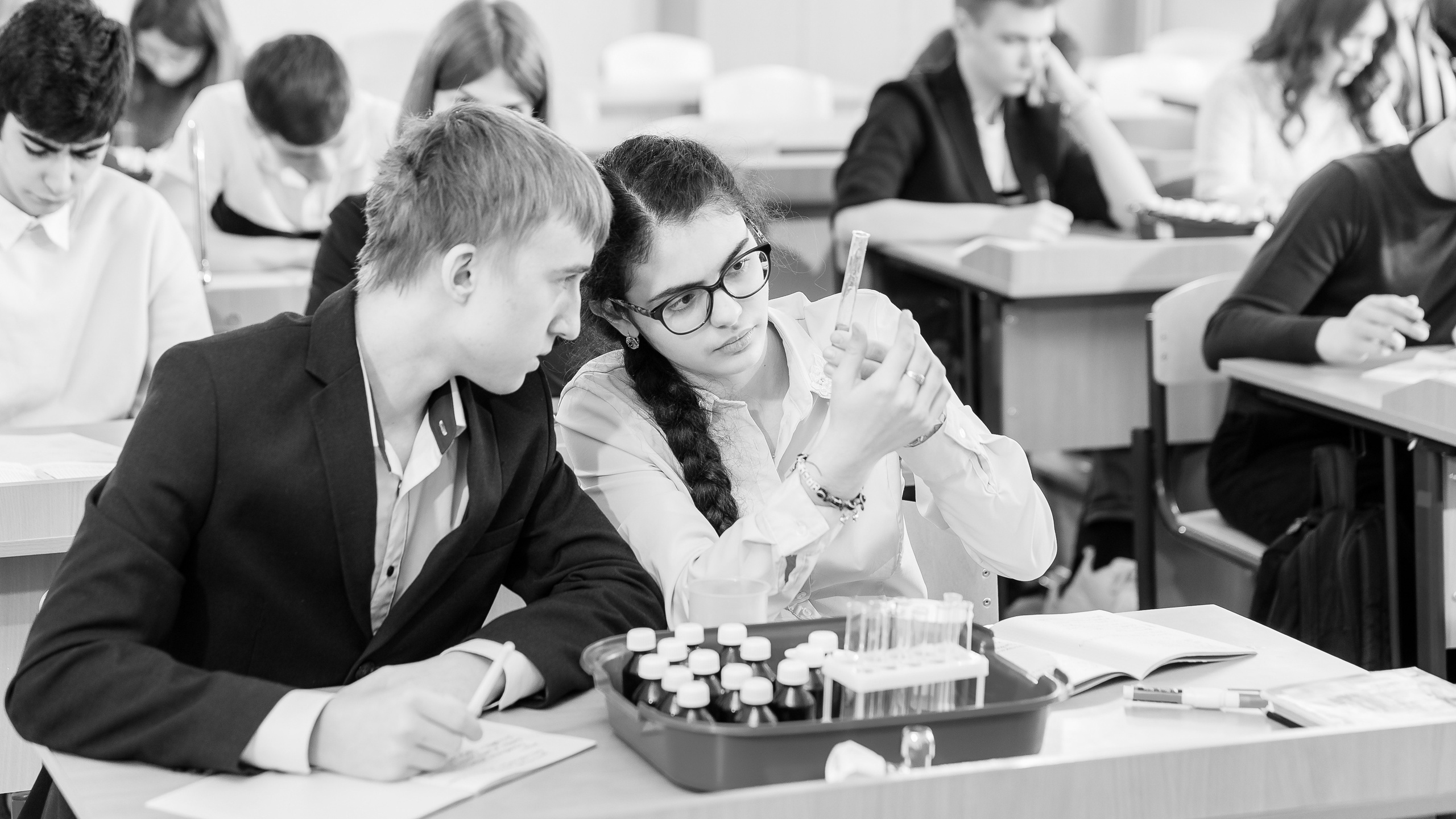 9 класс — горизонтальные альбомы. ТВОЯ ШКОЛЬНАЯ ИСТОРИЯ — фотограф Юлия Федосеева