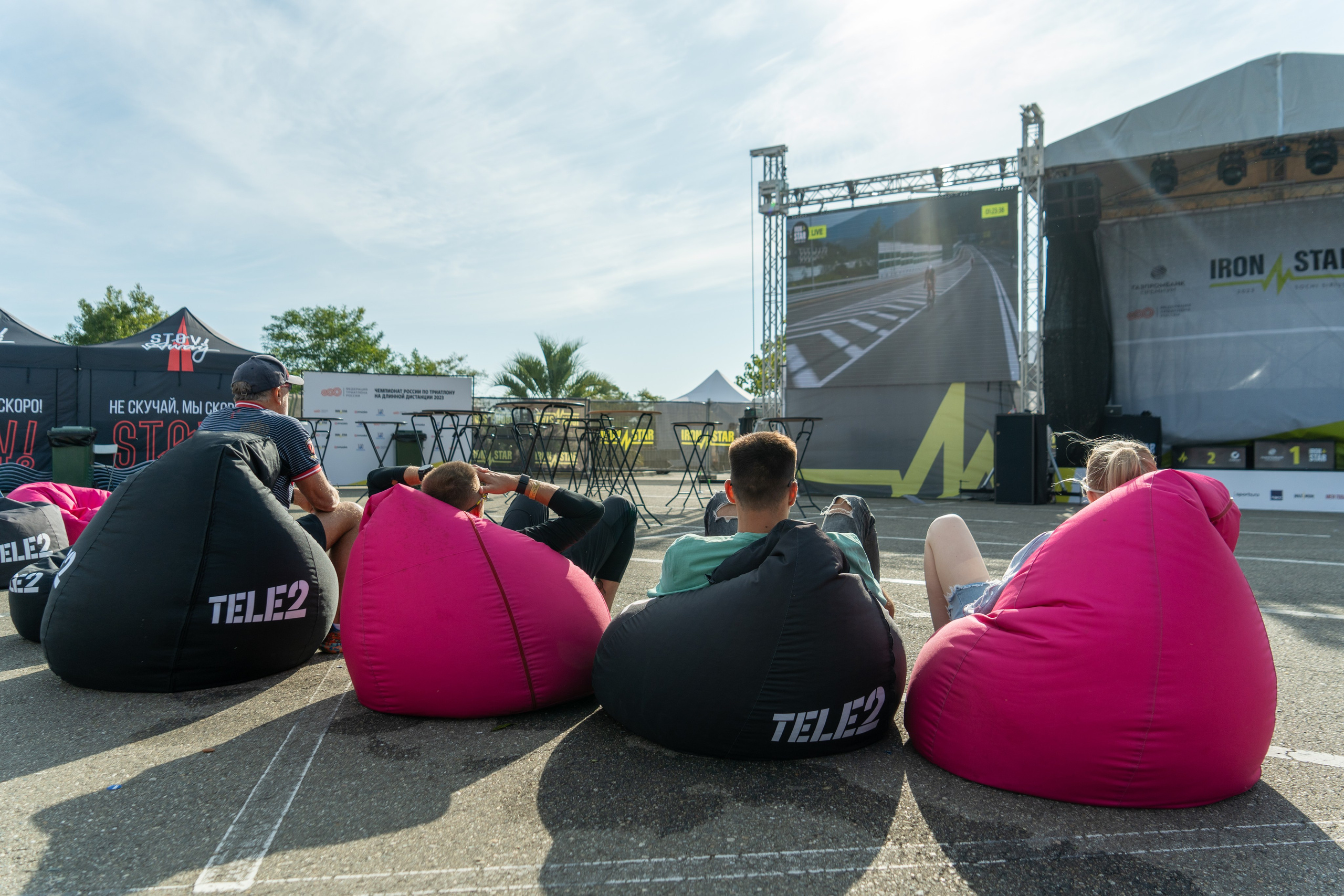 Фотоотчет партнерской интеграции для компании TELE2 на фестивале Ironstar. Репортажный фотограф в Красной Поляне и Сочи Павлюченко Екатерина