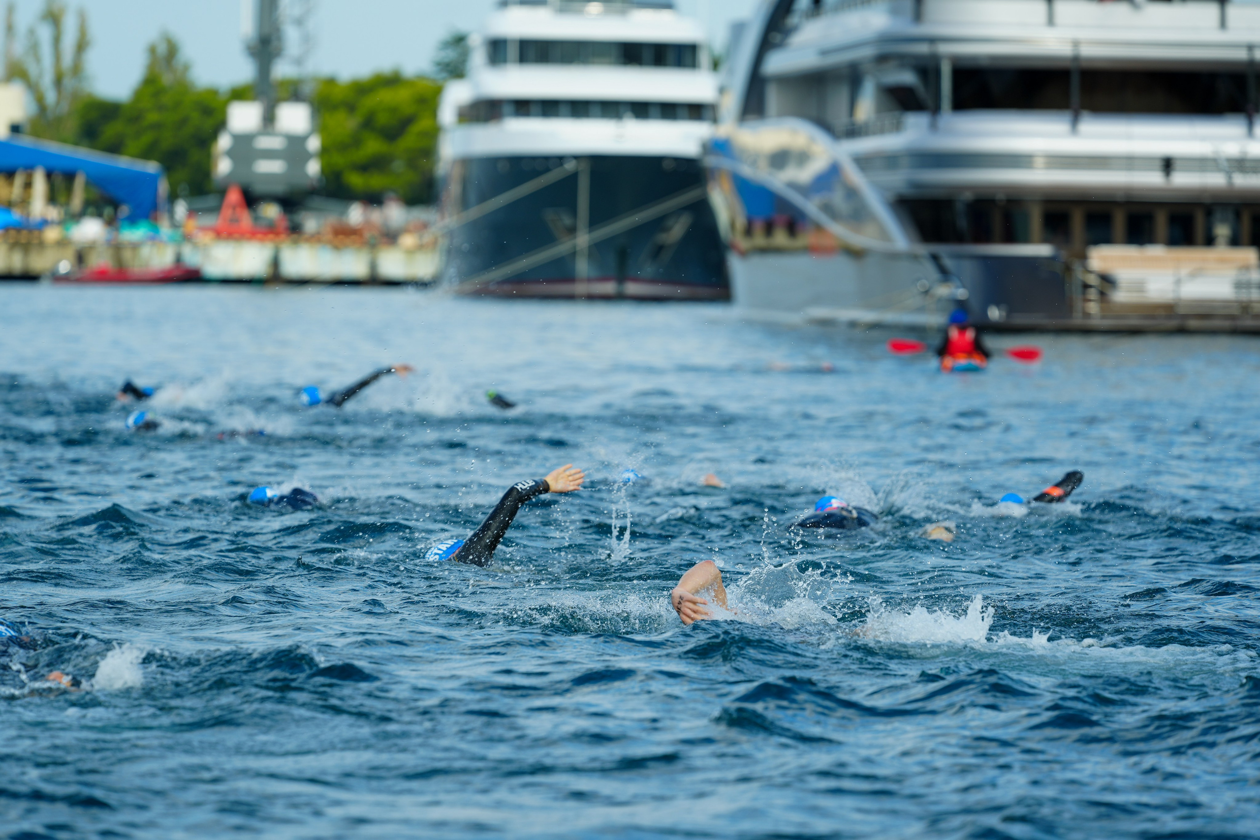 Фотоотчет партнерской интеграции для компании TELE2 на фестивале Ironstar. Репортажный фотограф в Красной Поляне и Сочи Павлюченко Екатерина