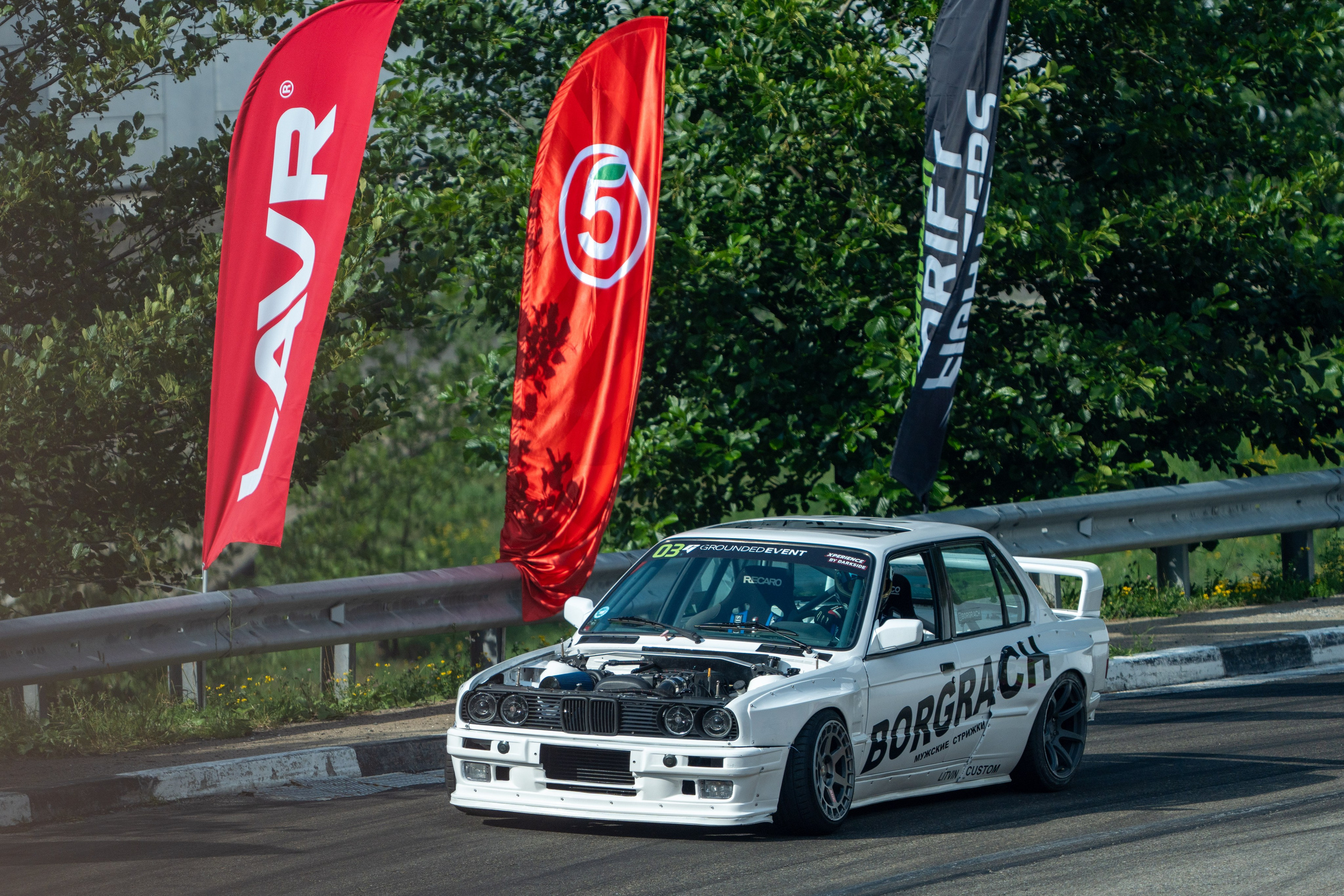 Фотоотчет партнеской интеграции для сети «Пятерочка» на фестивале «Grounded». Репортажный фотограф в Красной Поляне и Сочи Павлюченко Екатерина