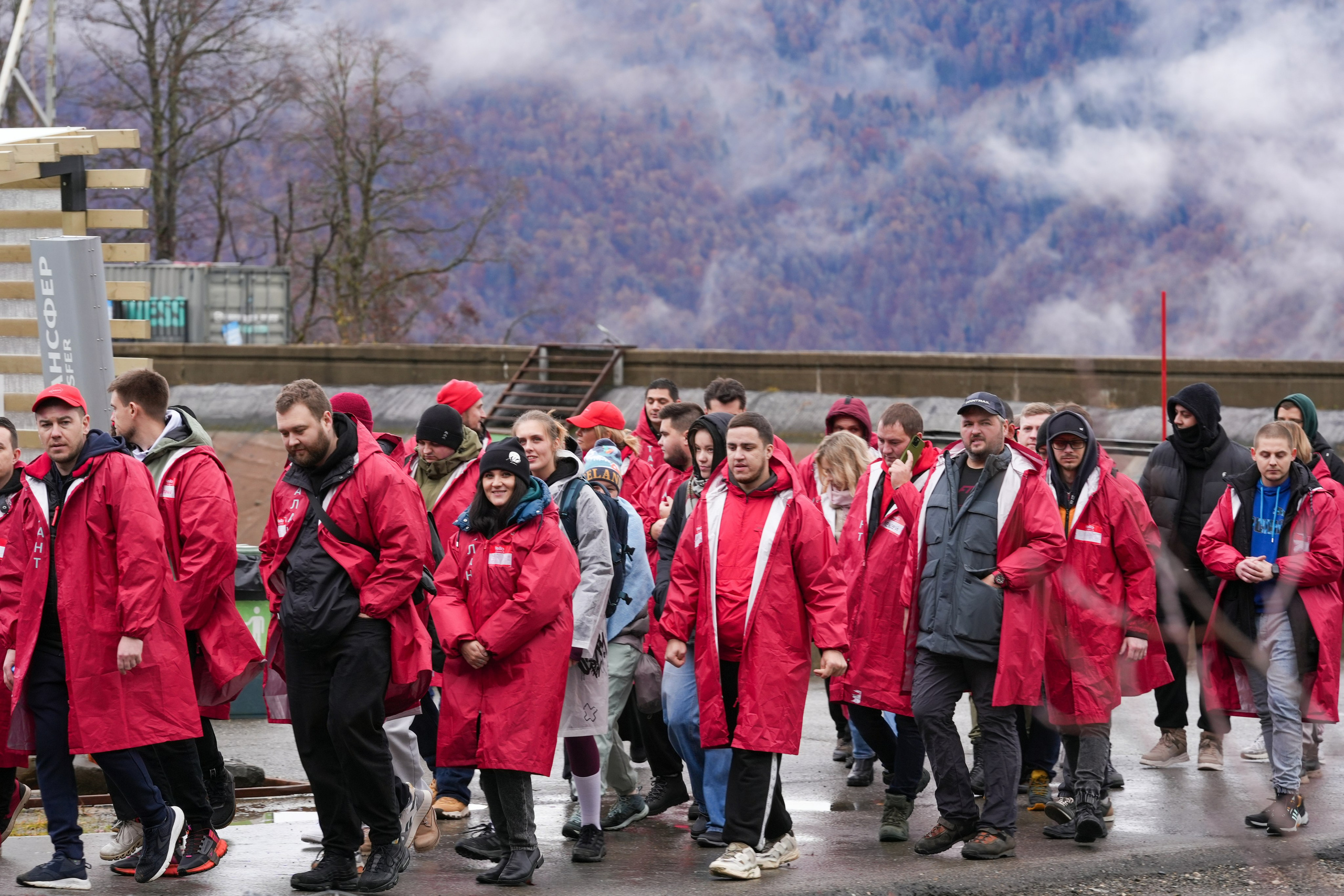 MICE мероприятие — хайкинг на курорте Роза Хутор. Репортажный фотограф в Красной Поляне и Сочи Павлюченко Екатерина