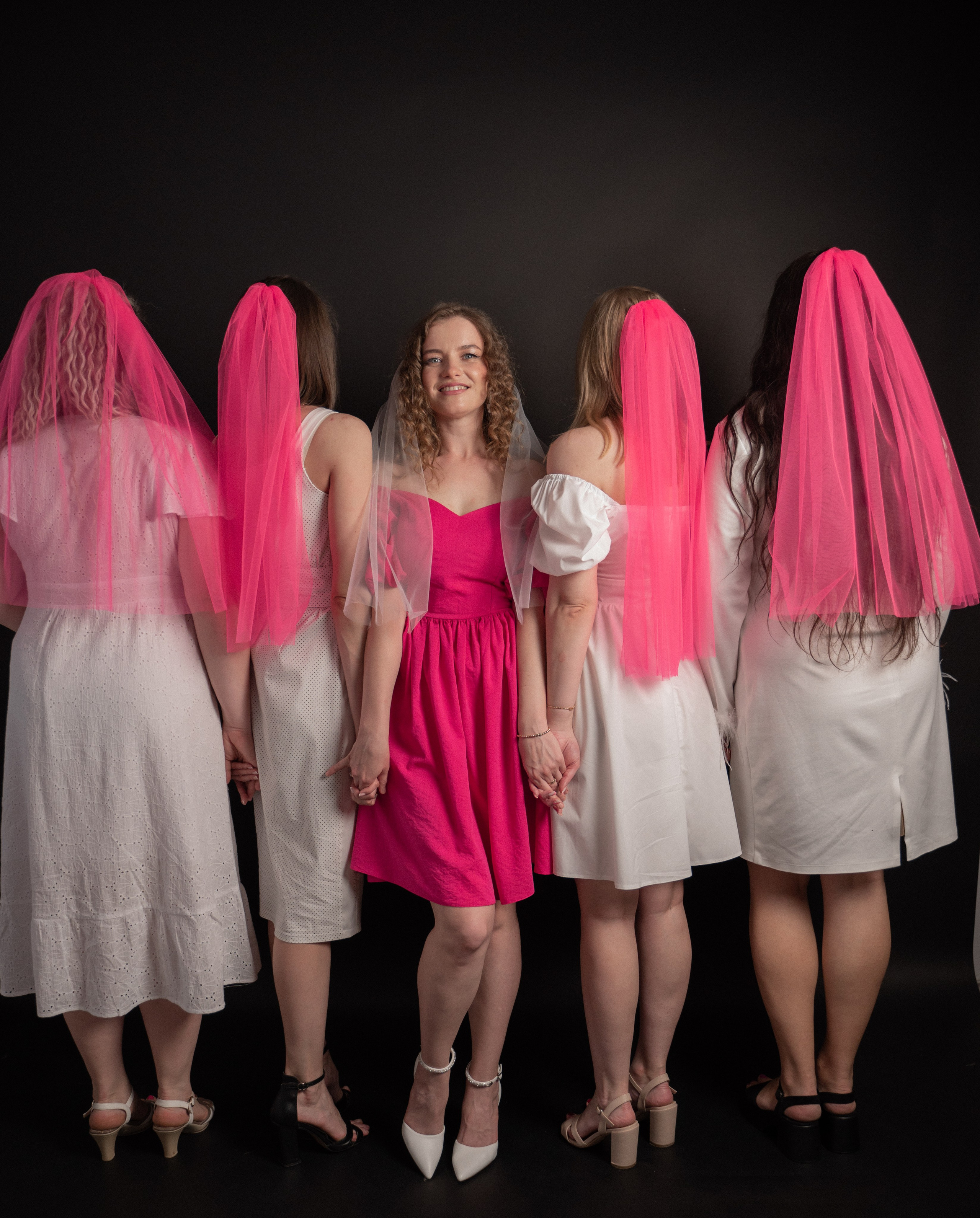 Подружки. ФОТОГРАФ/РУДНЫЙ/КОСТАНАЙ