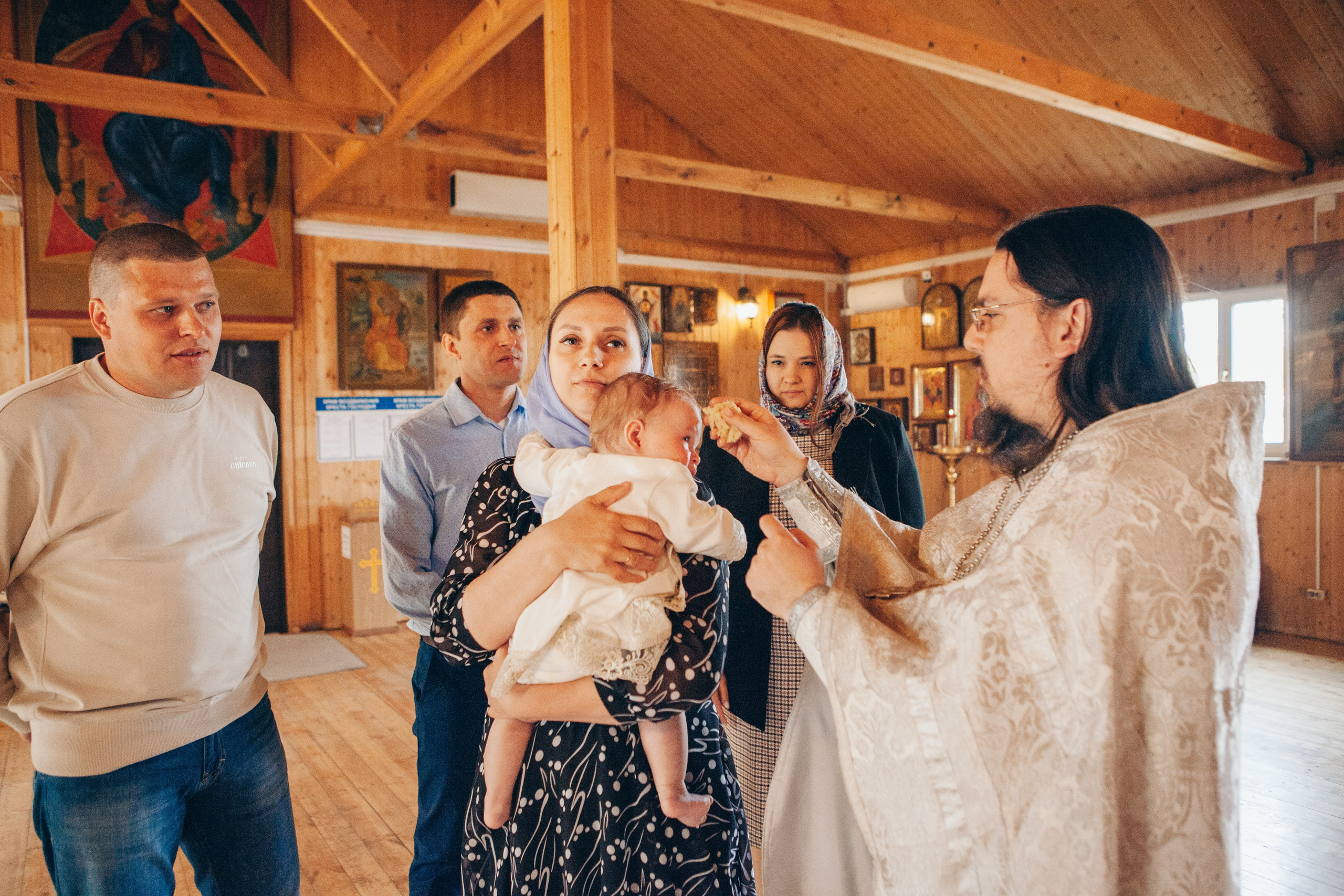 Крещение ребенка в церкви в москве. Фотограф Ольга Ефремова