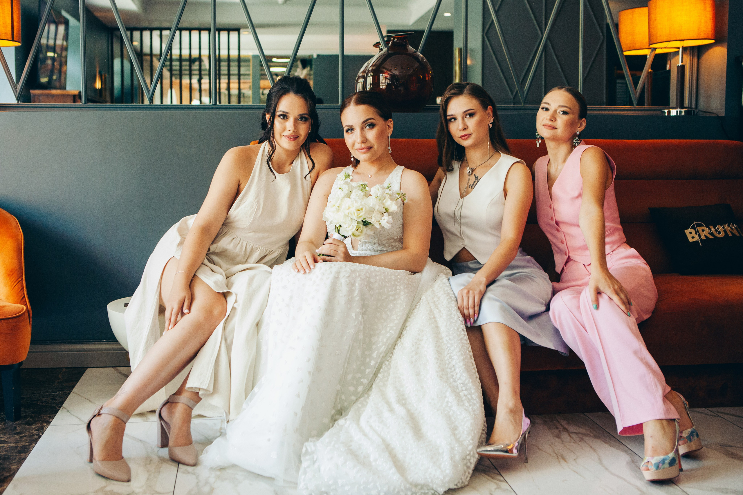 Свадебная фотосессия в отеле hartwell hotel и на патриарших прудах. Фотограф Ольга Ефремова