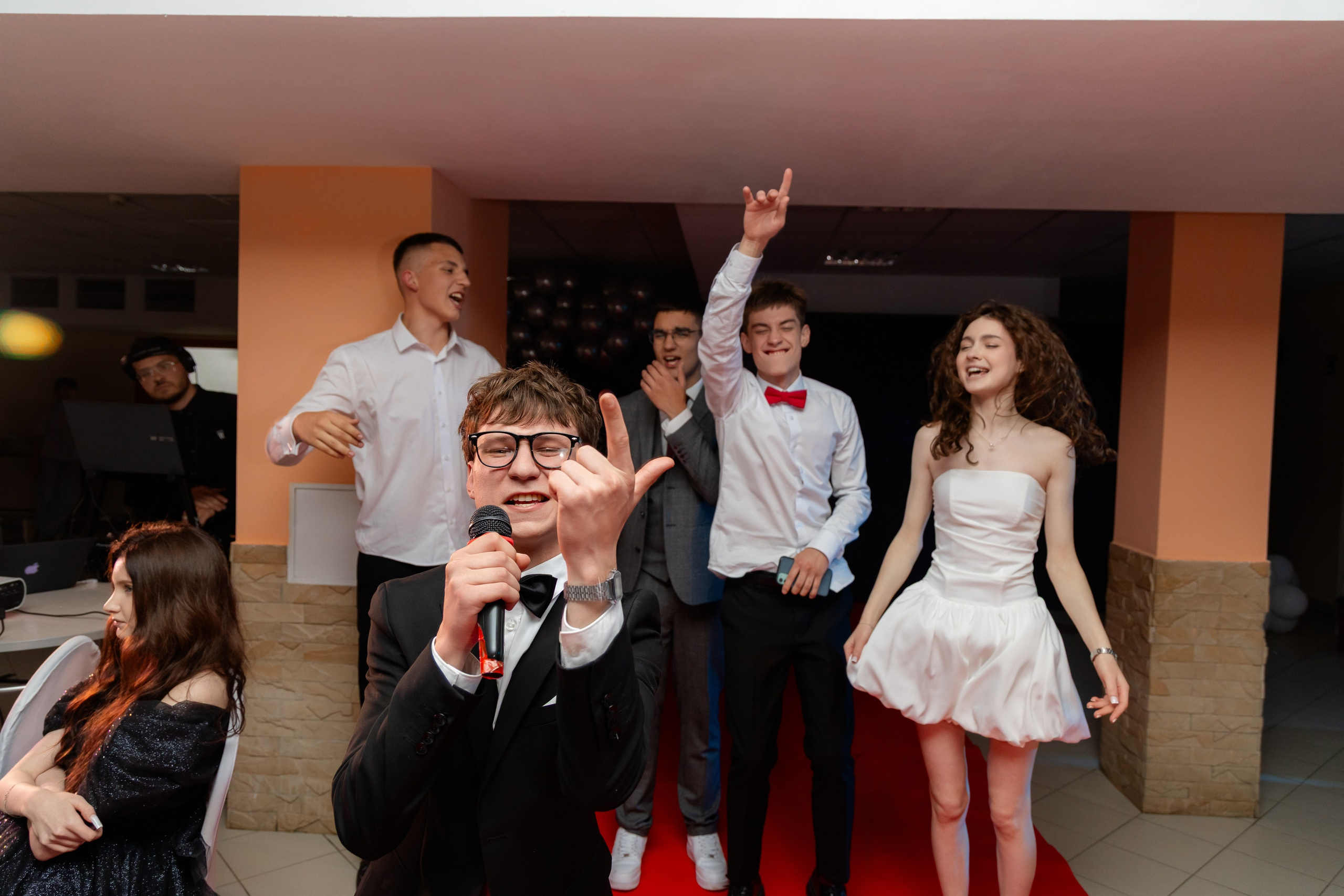 Школьный выпускной 2025 год в Минске, Беларуси. Свадебный фотограф в Минске/Беларуси Сергей Спиридонов