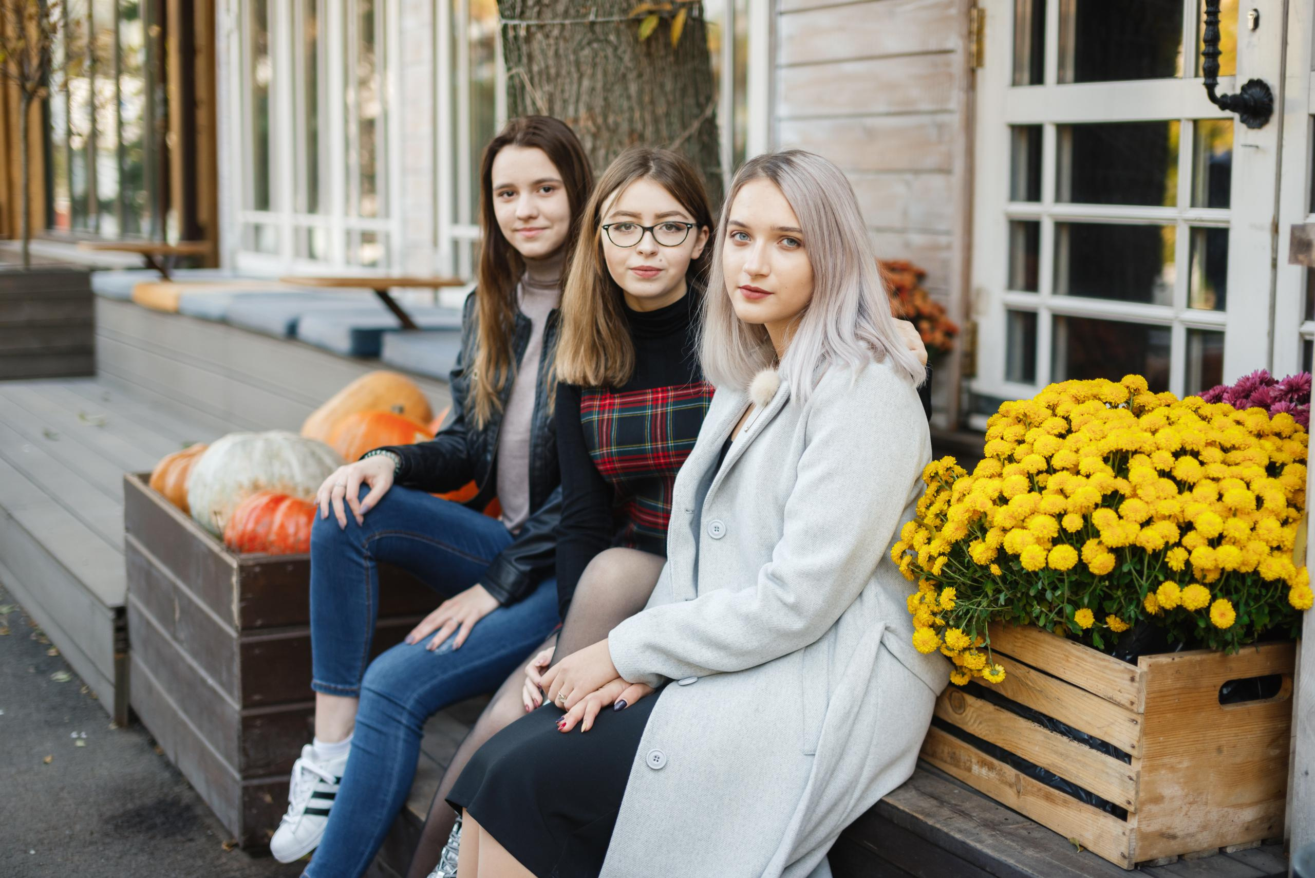 Уличная групповая съёмка. BookVa-выпускные альбомы