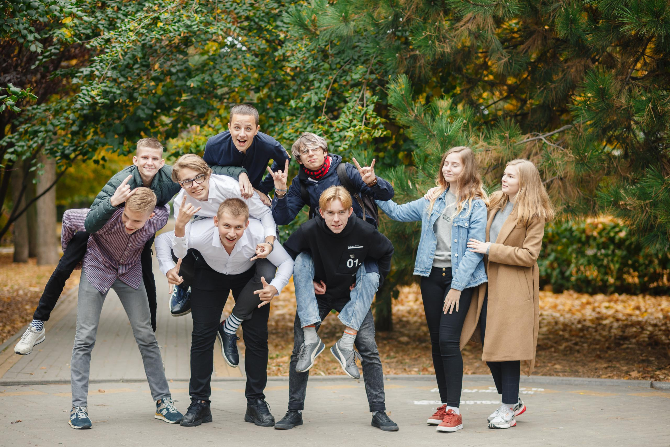 Уличная групповая съёмка. BookVa-выпускные альбомы