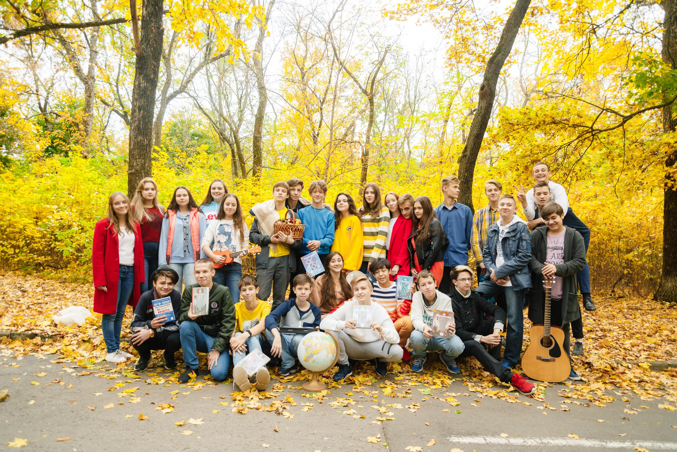 Уличная групповая съёмка. BookVa-выпускные альбомы