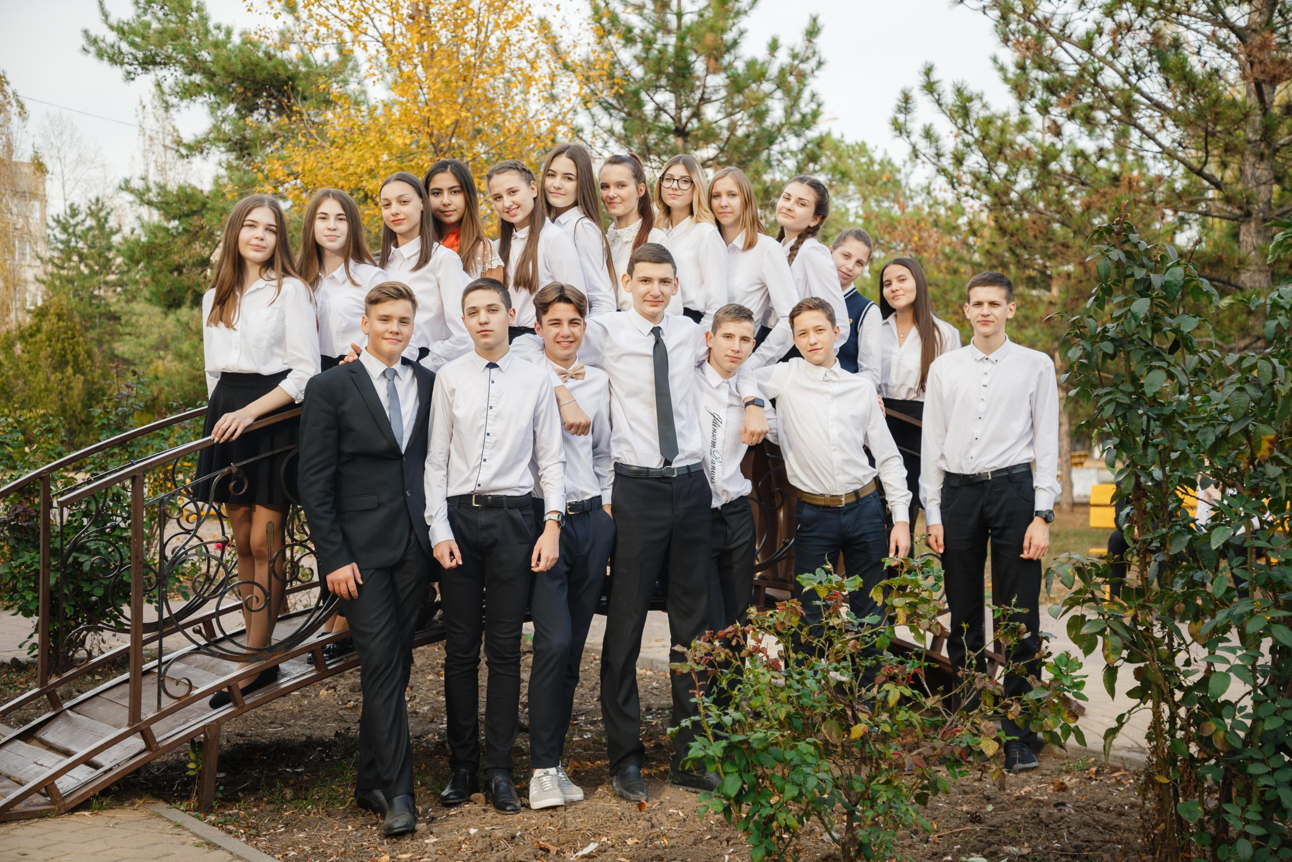 Уличная групповая съёмка. BookVa-выпускные альбомы