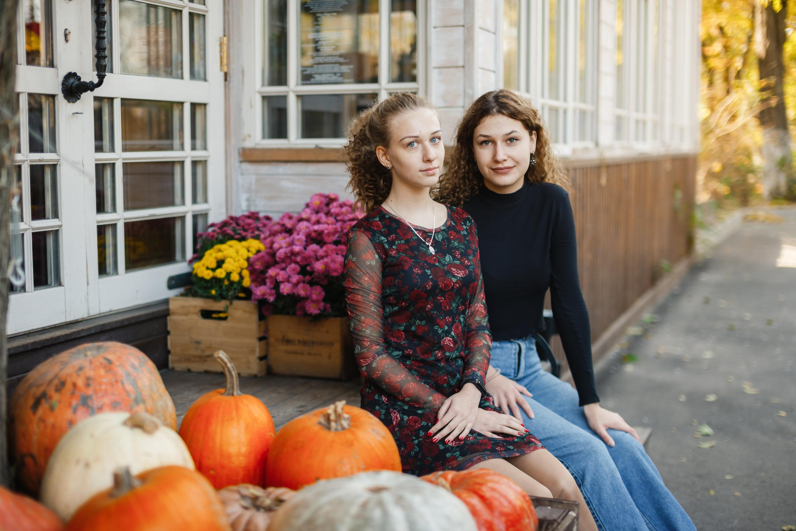 Уличная групповая съёмка. BookVa-выпускные альбомы