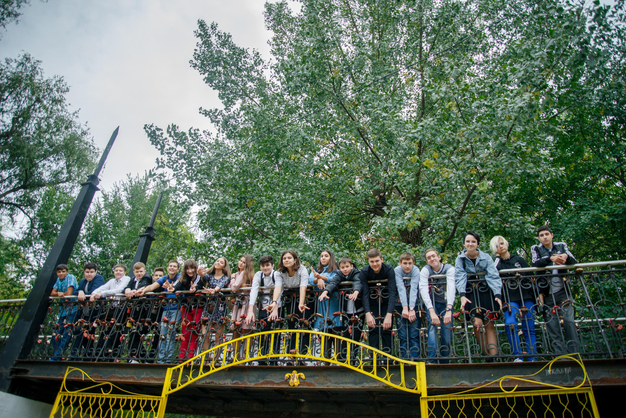 Уличная групповая съёмка. BookVa-выпускные альбомы