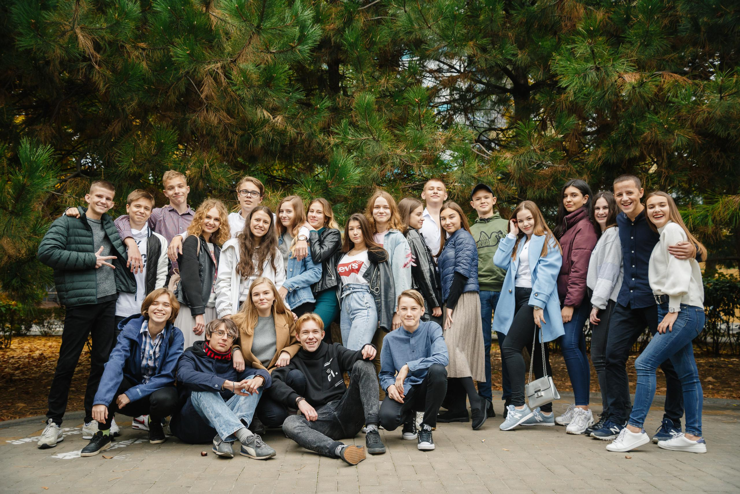 Уличная групповая съёмка. BookVa-выпускные альбомы