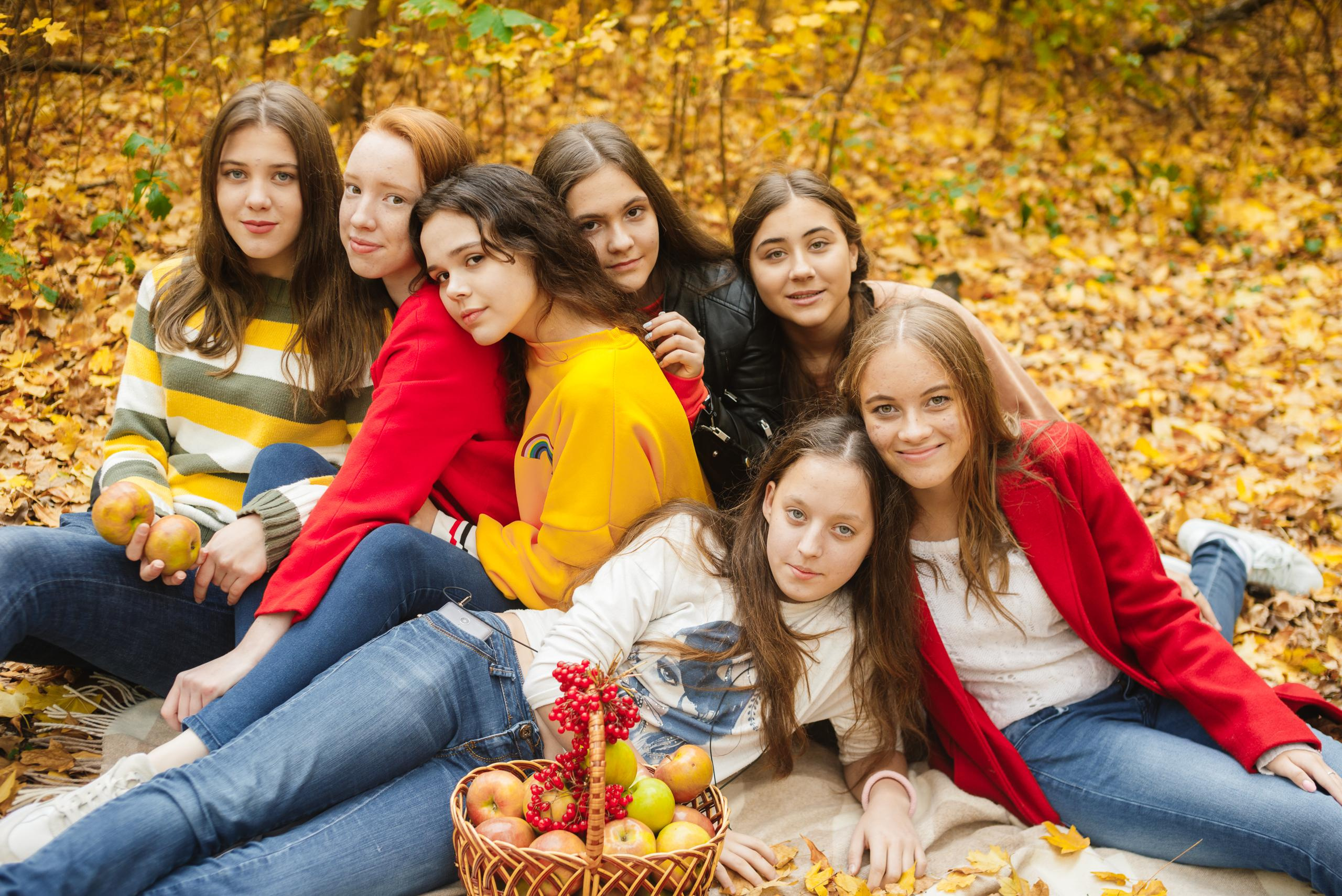 Уличная групповая съёмка. BookVa-выпускные альбомы