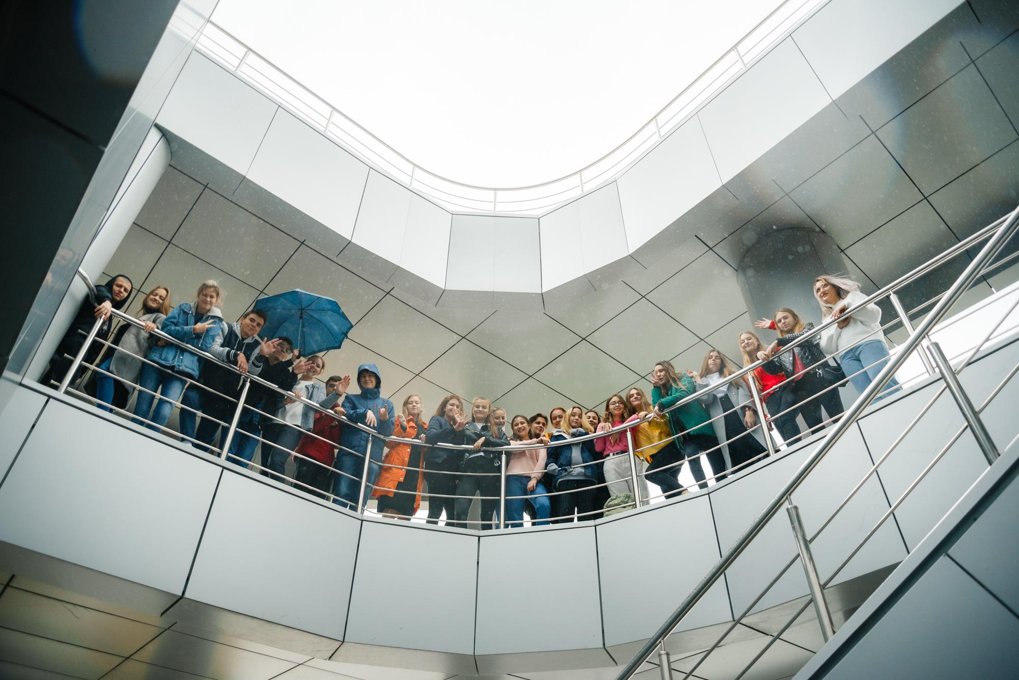 Уличная групповая съёмка. BookVa-выпускные альбомы