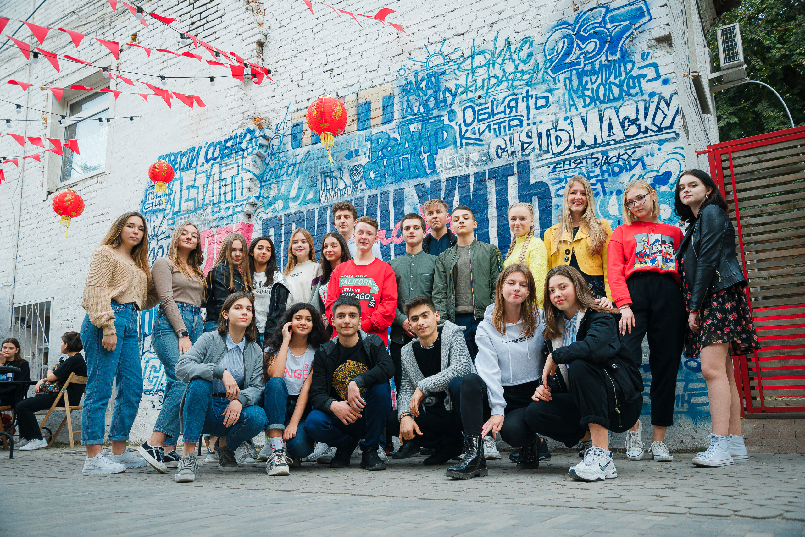 Уличная съемка с граффити. BookVa-выпускные альбомы