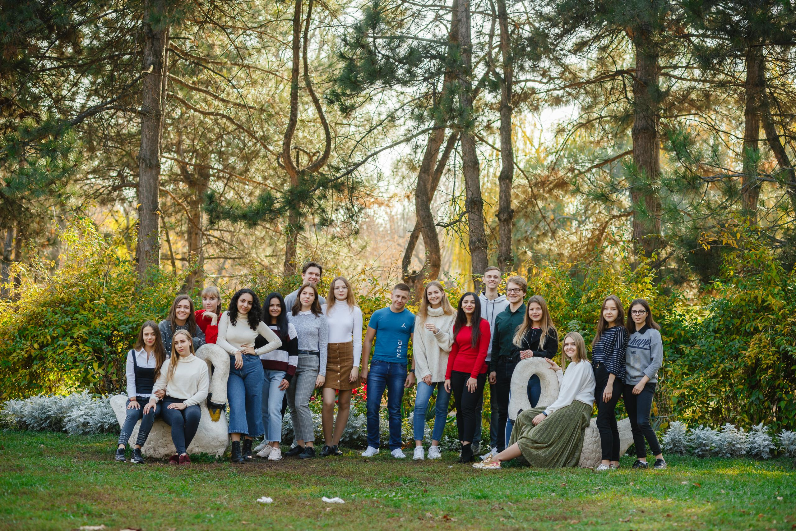 Уличная групповая съёмка. BookVa-выпускные альбомы