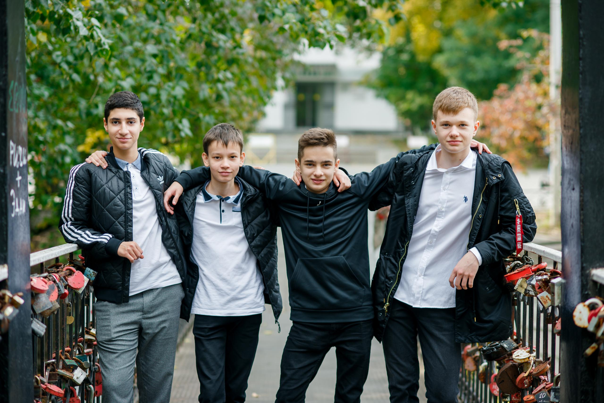 Уличная групповая съёмка. BookVa-выпускные альбомы