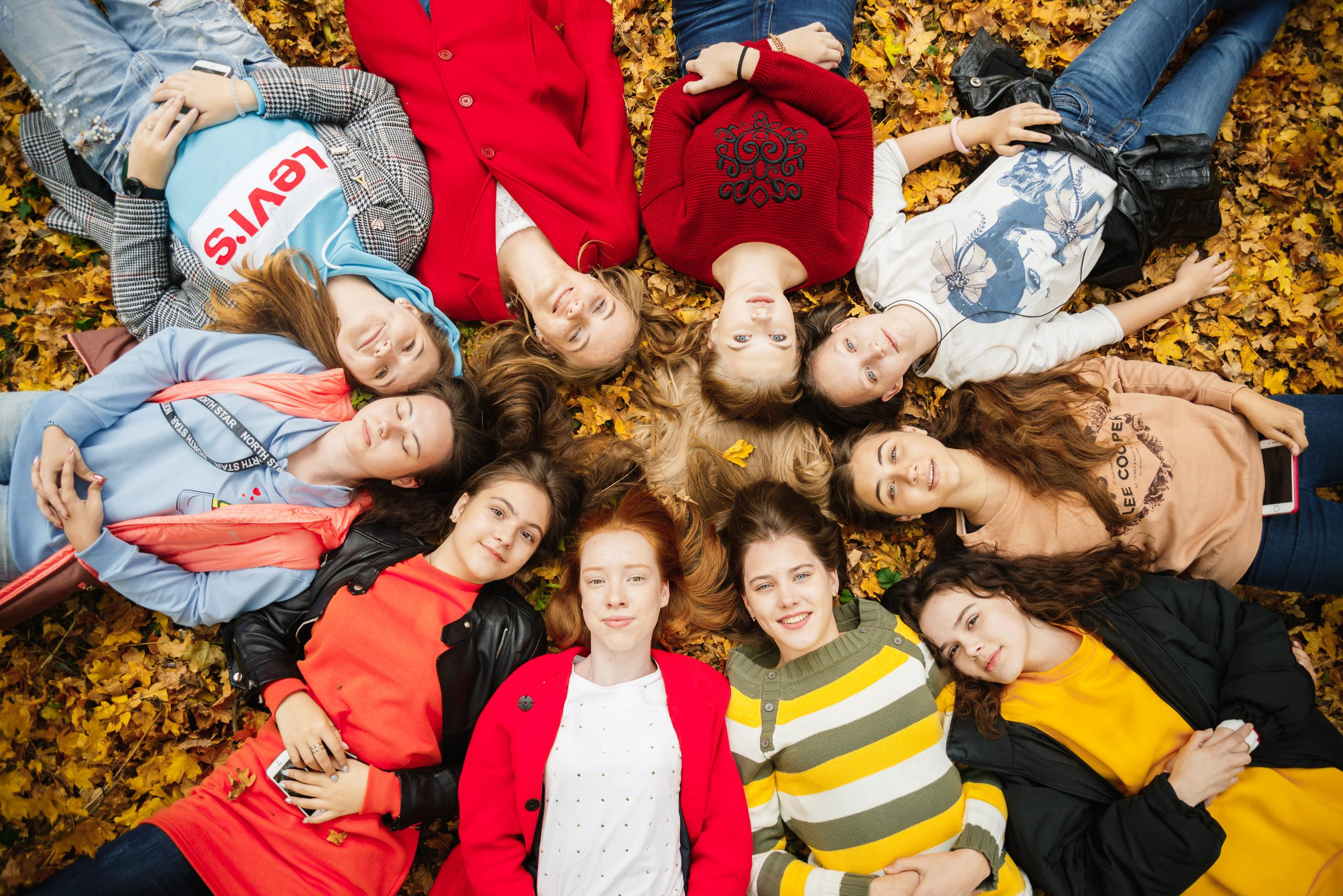 Уличная групповая съёмка. BookVa-выпускные альбомы