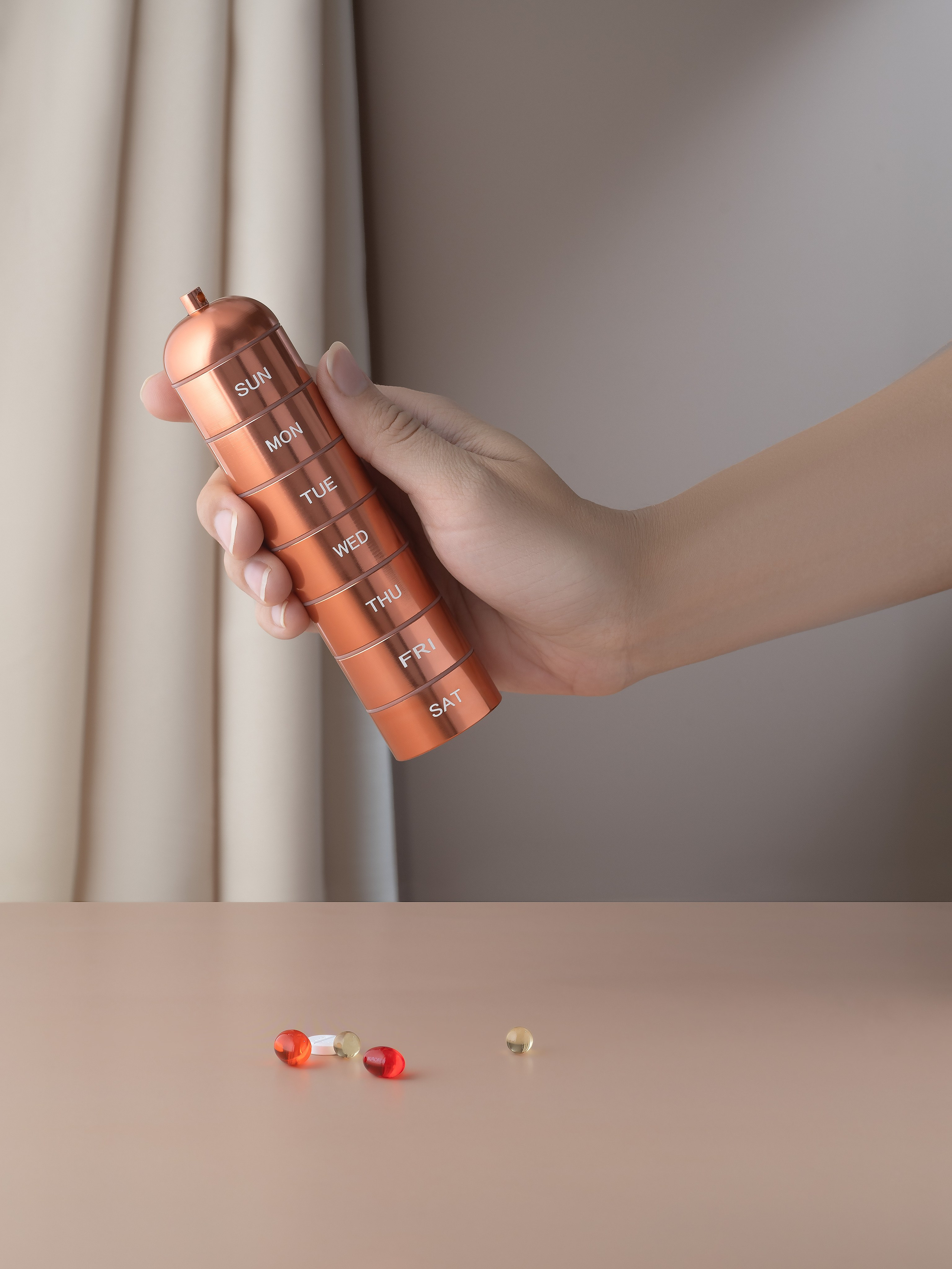 Фото с руками. Предметный фотограф Северова Екатерина | Профессиональная предметная съёмка фото и видео в Санкт-Петербурге