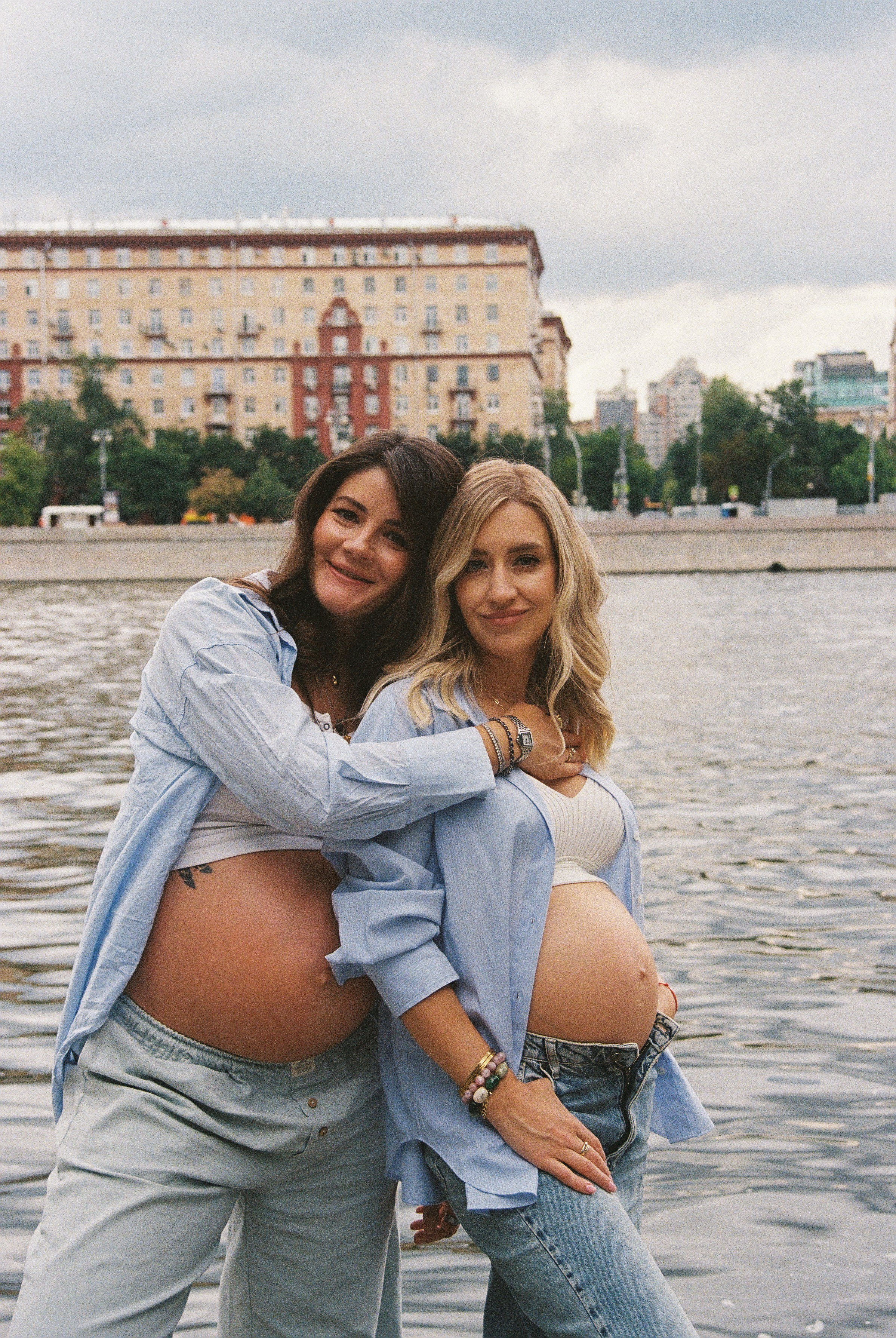 Подруги цифра + плёнка. Фотограф беременности и материнства в Москве Алевтина Носова