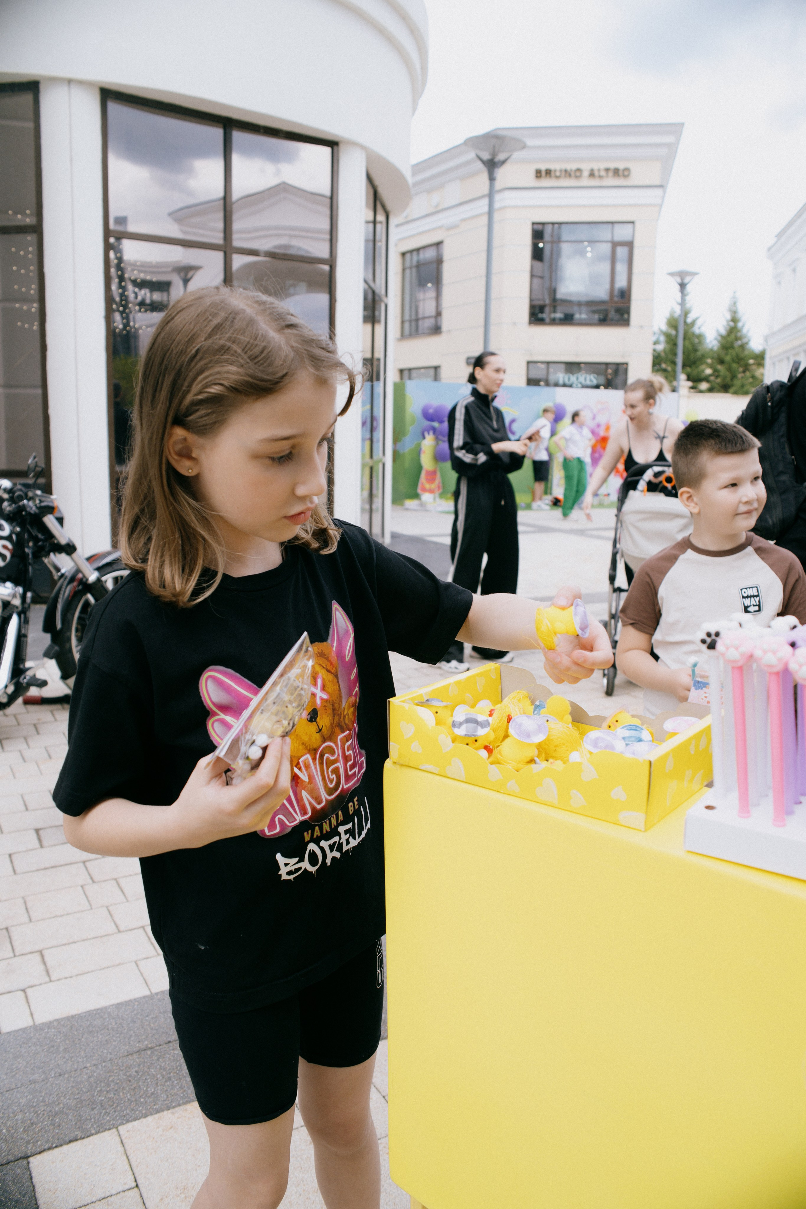 OK Mag SUMMER FEST 2025. Бэкстейдж и репортажный фотограф в Москве Артем Онацко