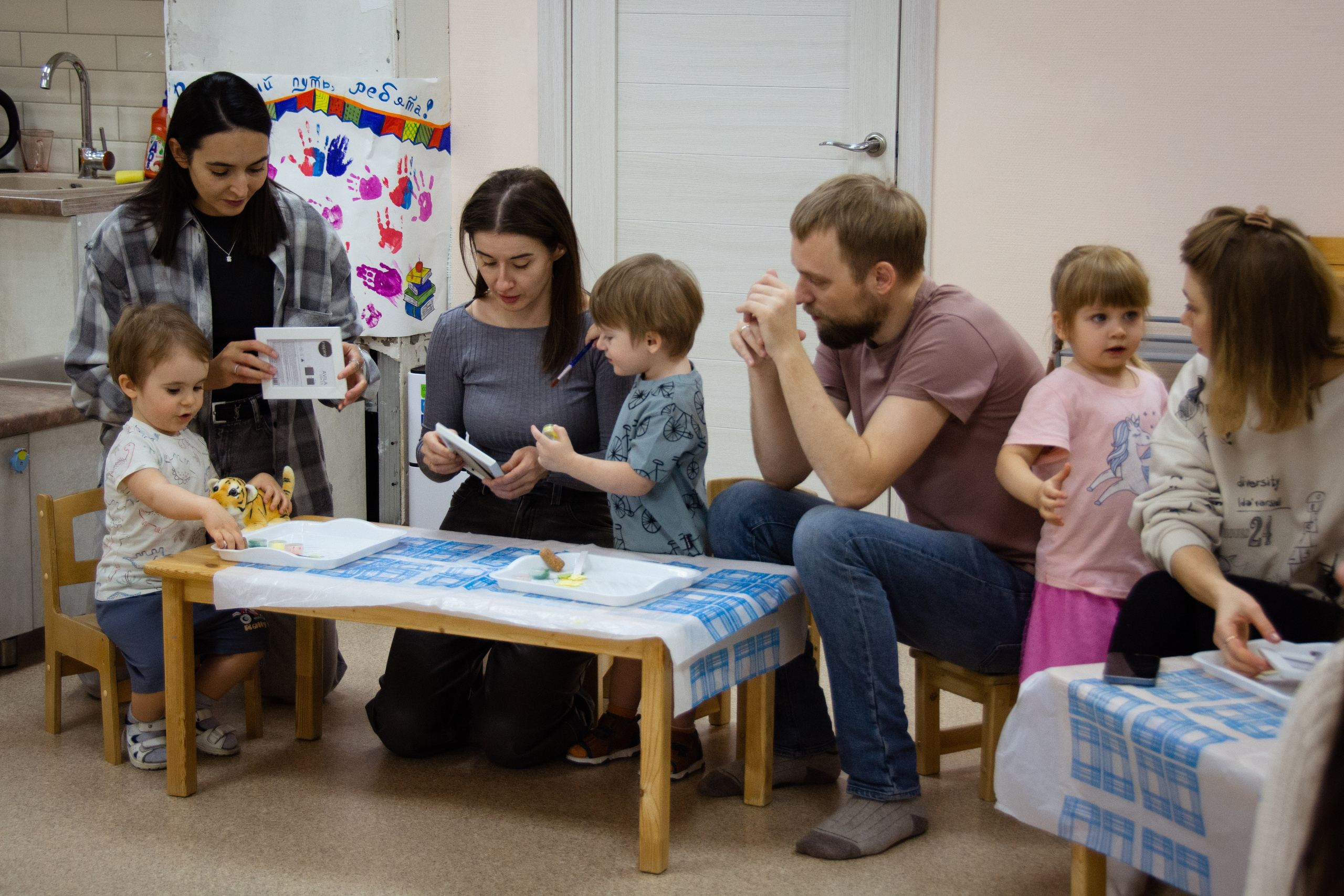 День матери. Дальневосточный Монтессори Центр. Семейный и репортажный фотограф в Хабаровске Татьяна Болычева